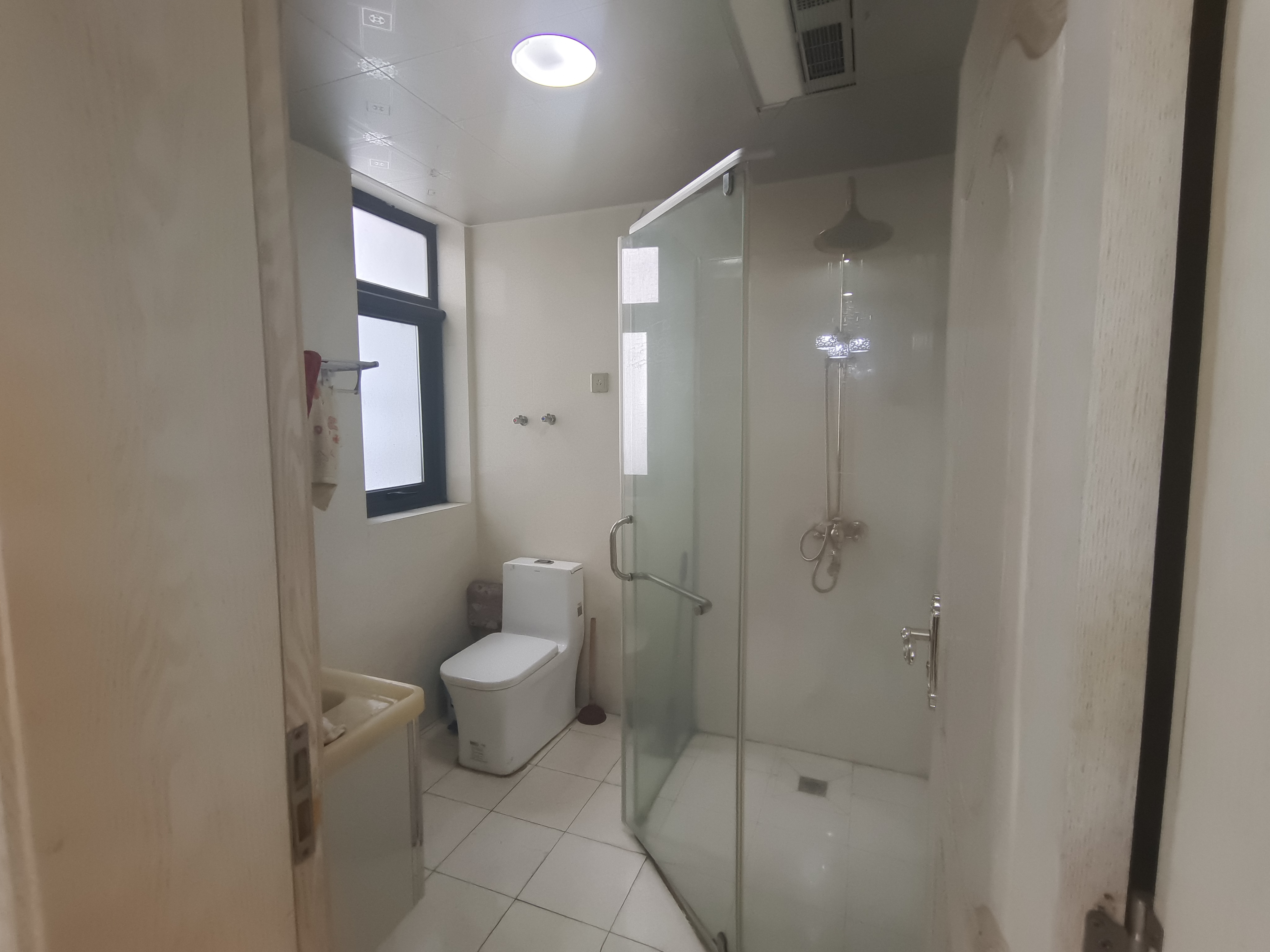 中港城皇家公寓 4室2厅2卫 159m²