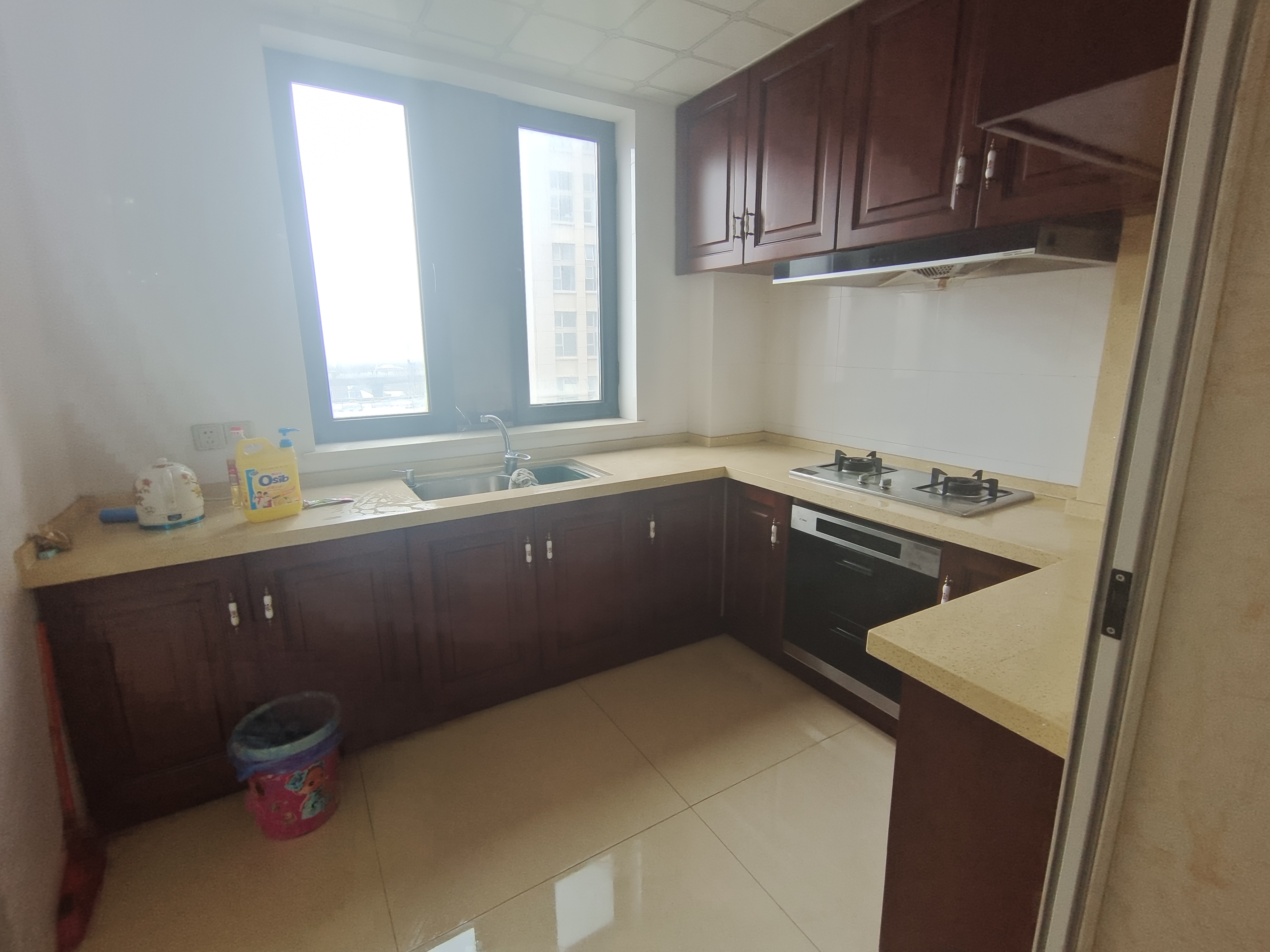 中港城皇家公寓 4室2厅2卫 159m²