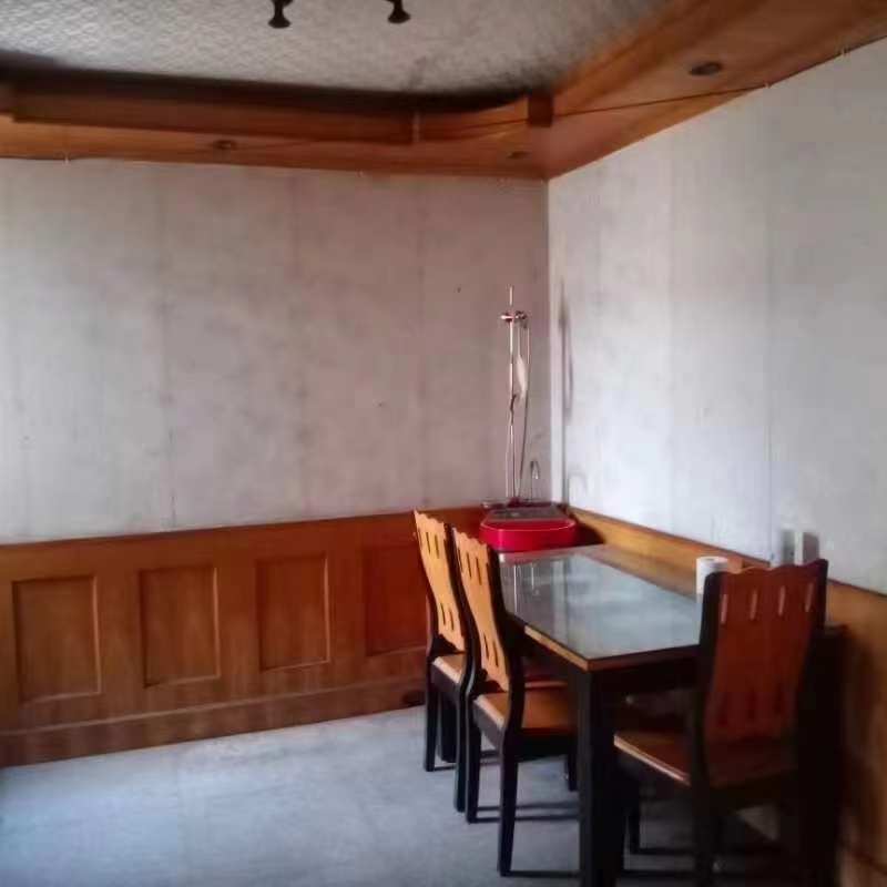 虹桥东村 4室2厅2卫 73m²