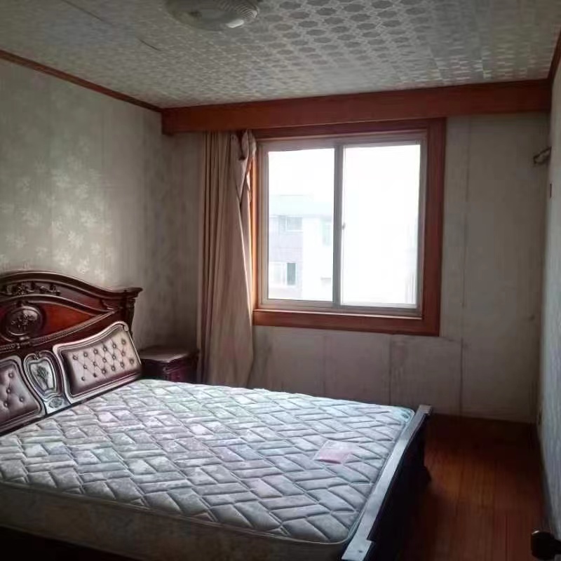 虹桥东村 4室2厅2卫 73m&sup2;