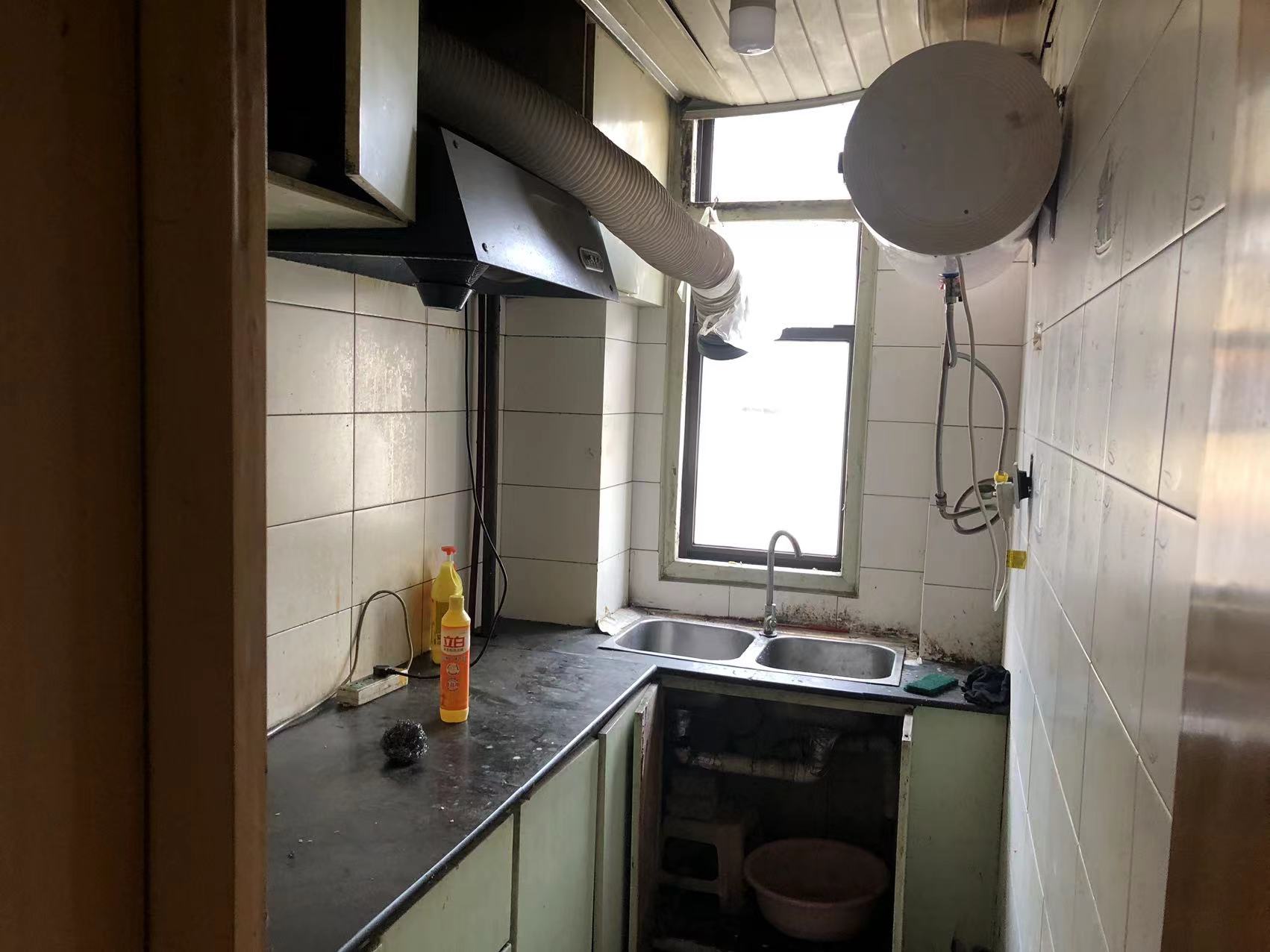 虹桥东村 4室2厅2卫 73m&sup2;