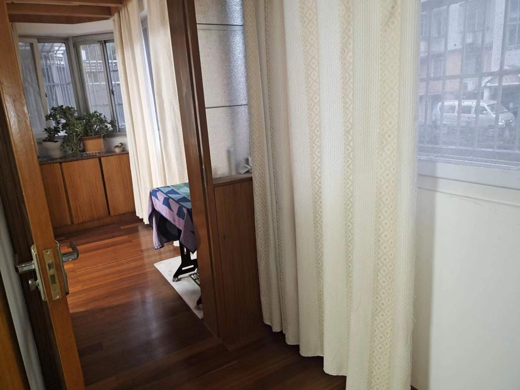 北濠顺遂楼 3室2厅1卫 135m&sup2;