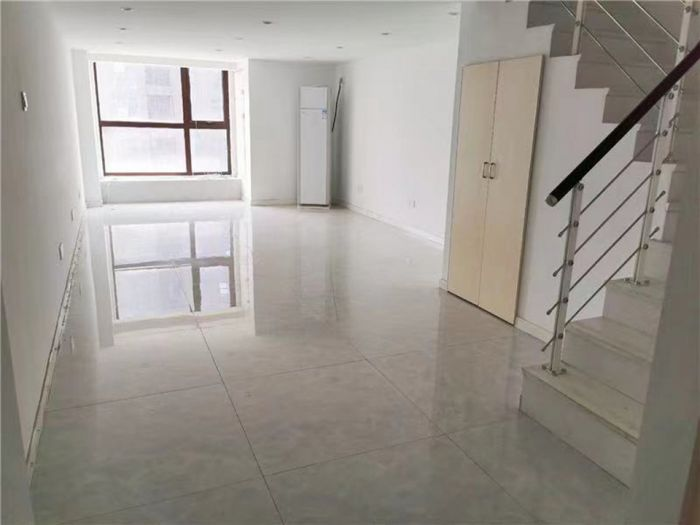 恒隆国际 2室2厅1卫 70.00m&sup2;