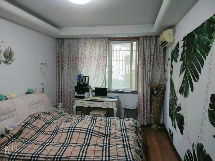 新龙花苑 3室2厅1卫 135m&sup2;
