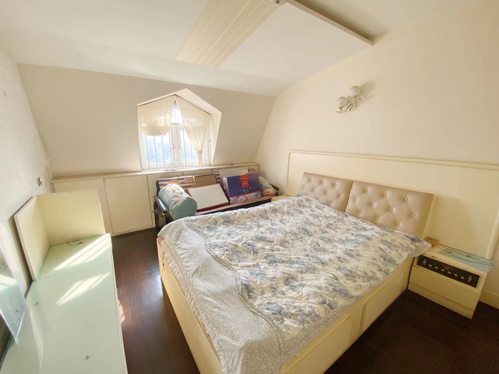 北濠山庄 6室3厅1卫 235.00m&sup2;