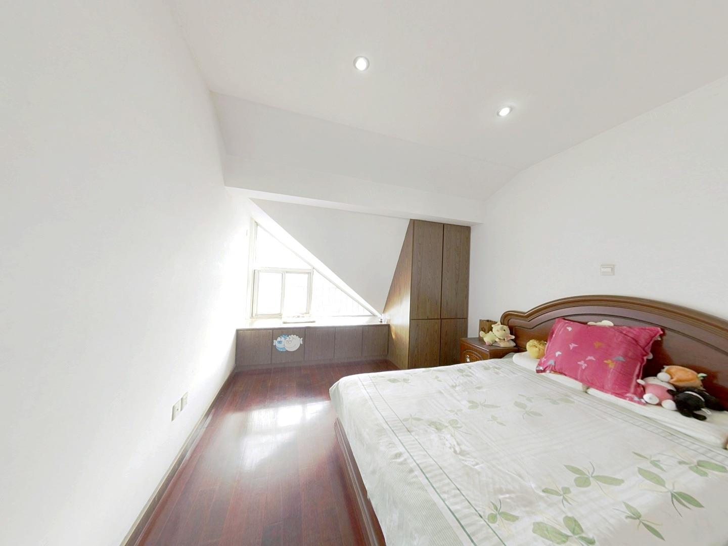 阳光花园 4室2厅2卫 187.00m&sup2;