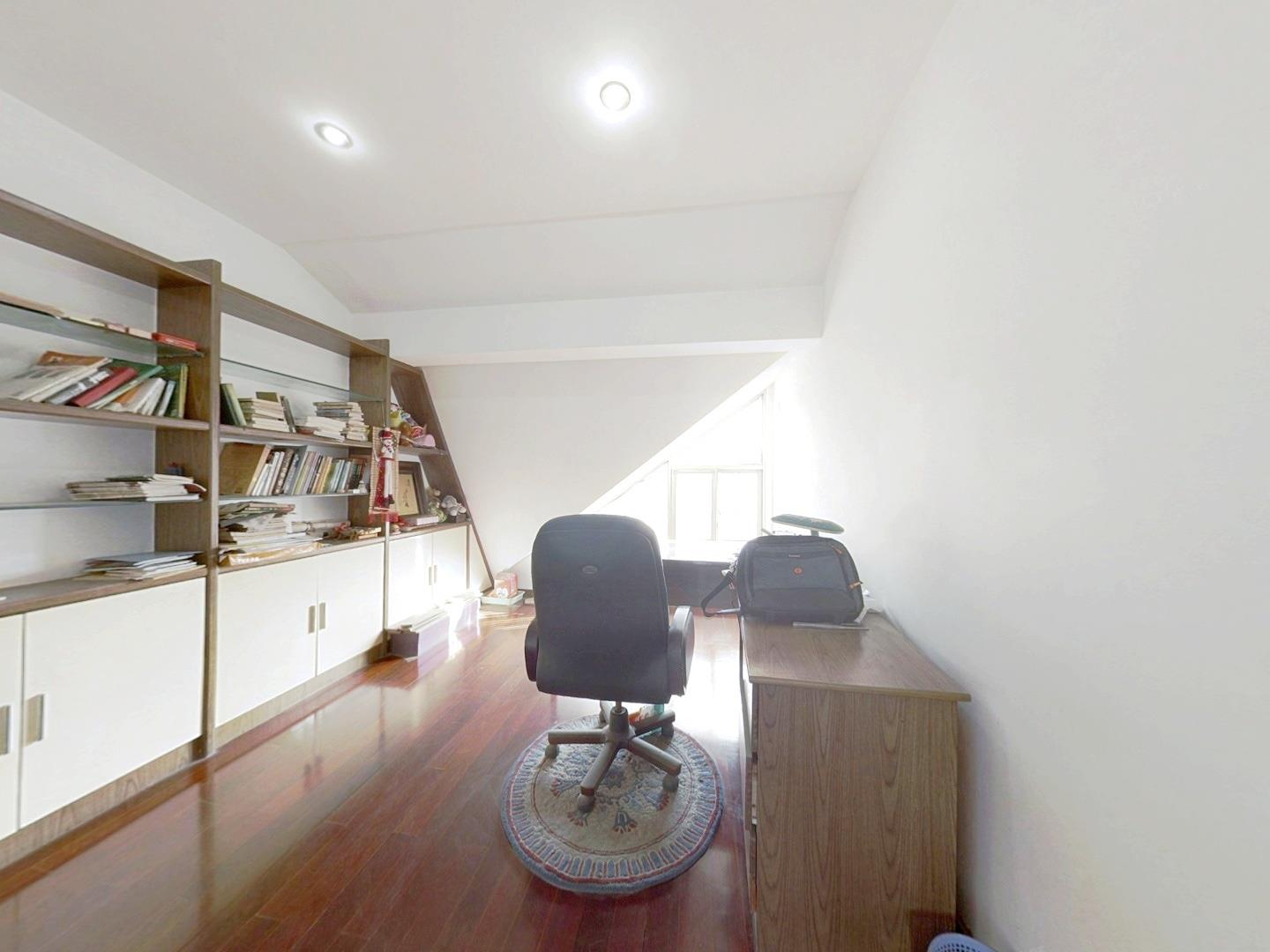 阳光花园 4室2厅2卫 187.00m&sup2;