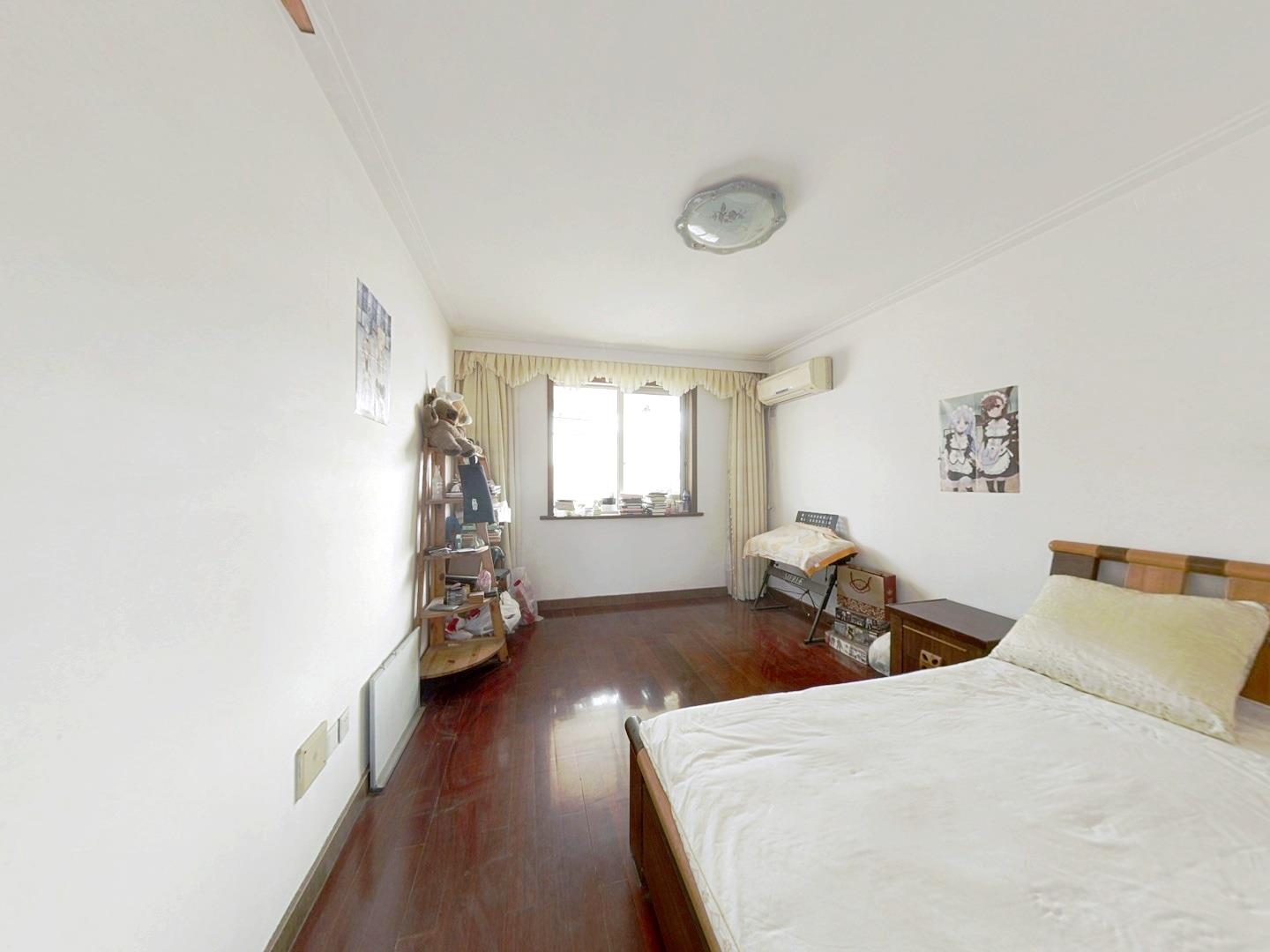 阳光花园 4室2厅2卫 187.00m&sup2;