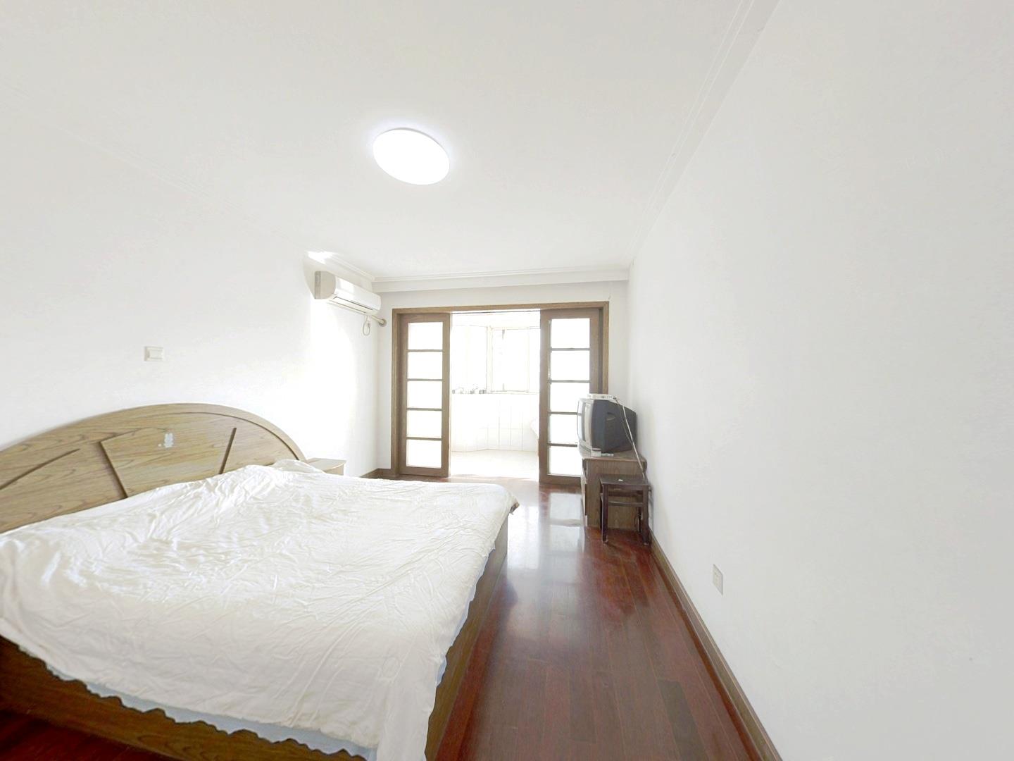 阳光花园 4室2厅2卫 187.00m&sup2;