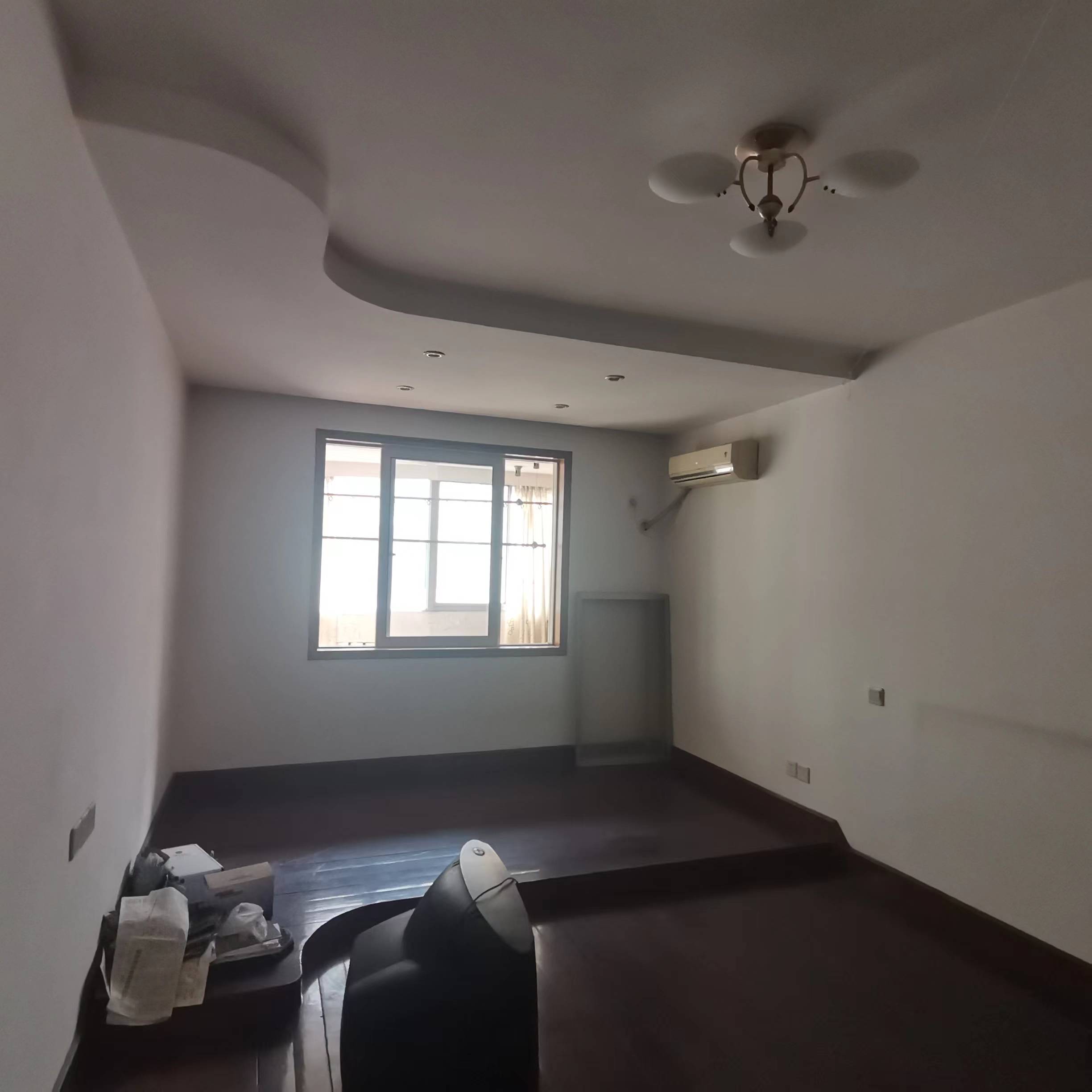 翡翠花园 3室2厅2卫 135.1m&sup2;