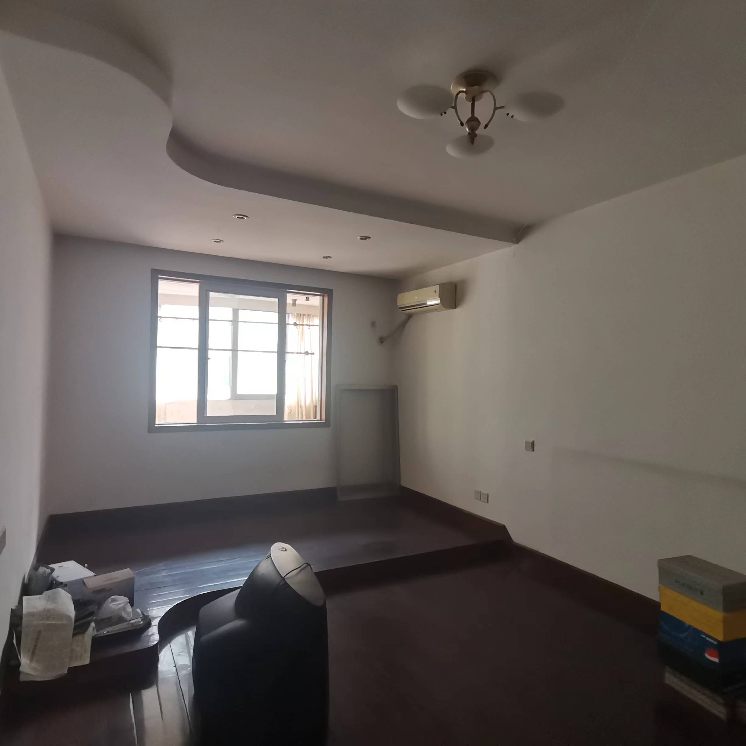 翡翠花园 3室2厅2卫 135.1m&sup2;