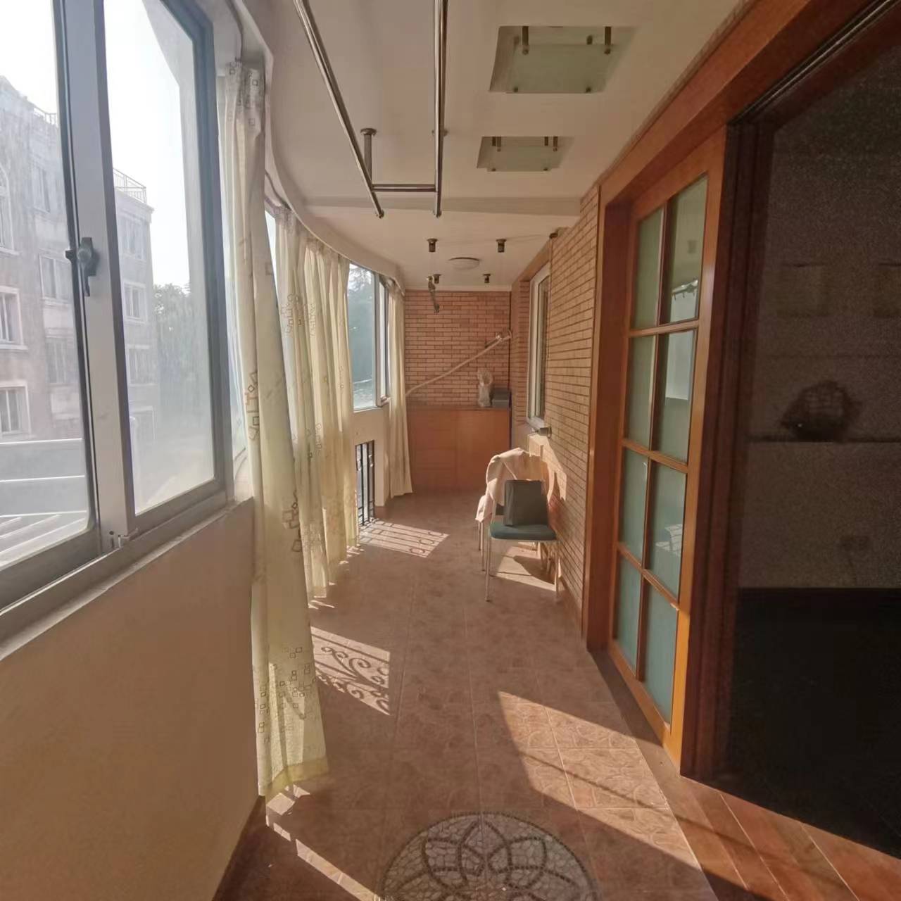 翡翠花园 3室2厅2卫 135.1m&sup2;