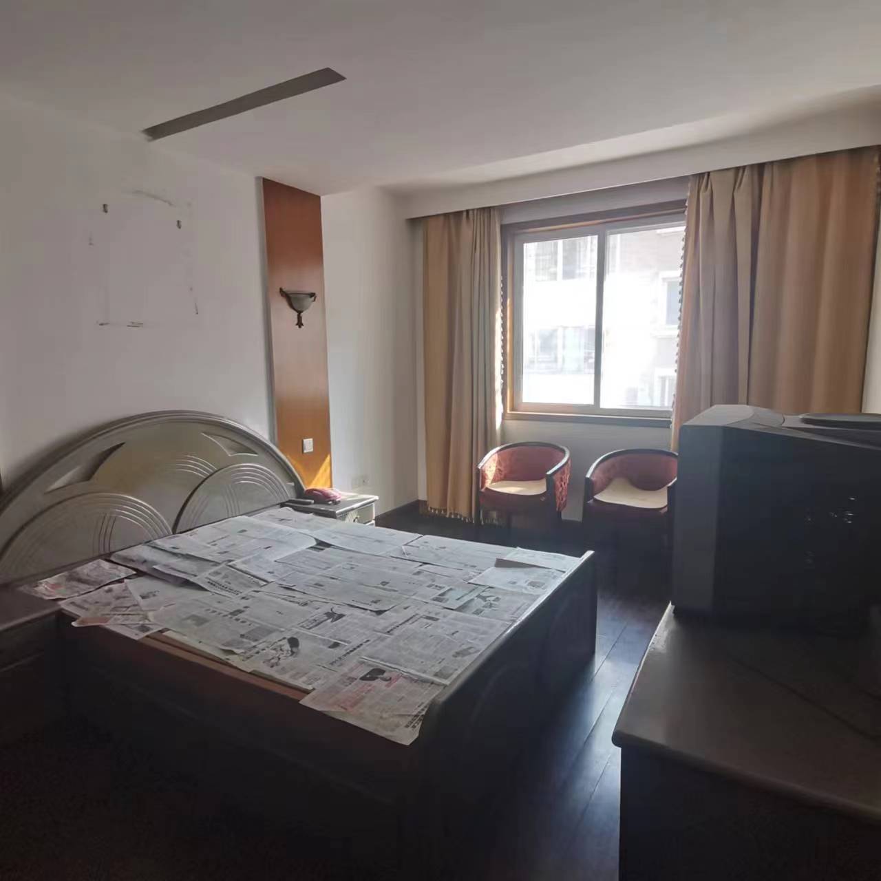 翡翠花园 3室2厅2卫 135.1m&sup2;