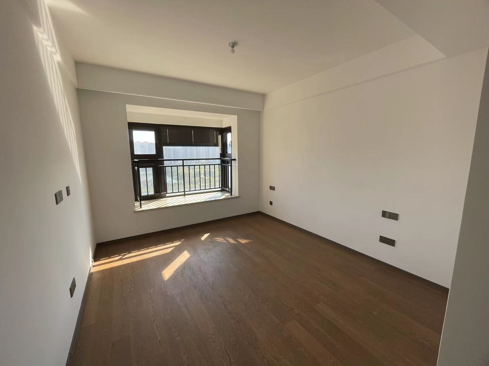 春风南岸东园 4室2厅2卫 136m&sup2;