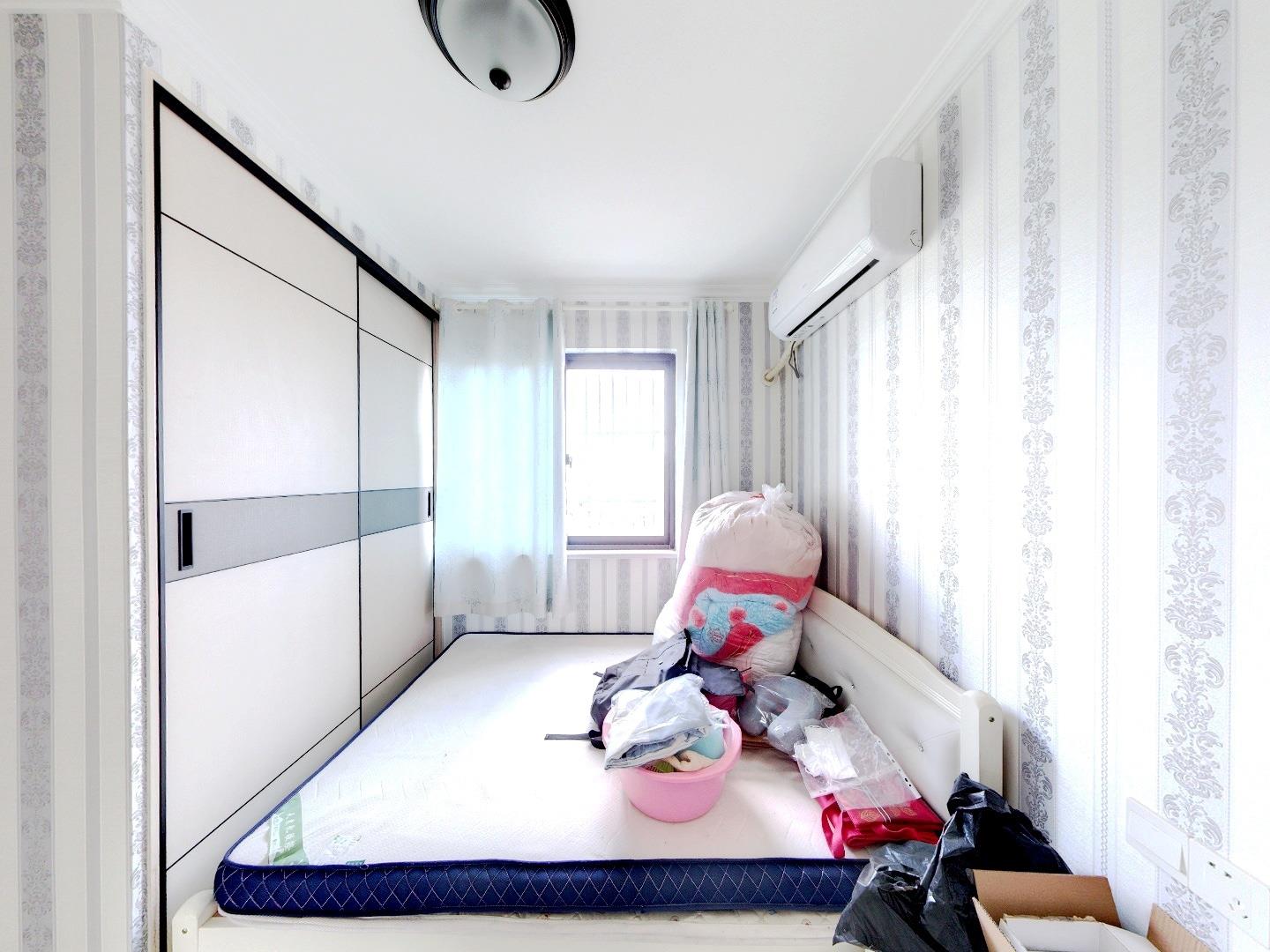 海韵花园 4室2厅2卫 142m&sup2;