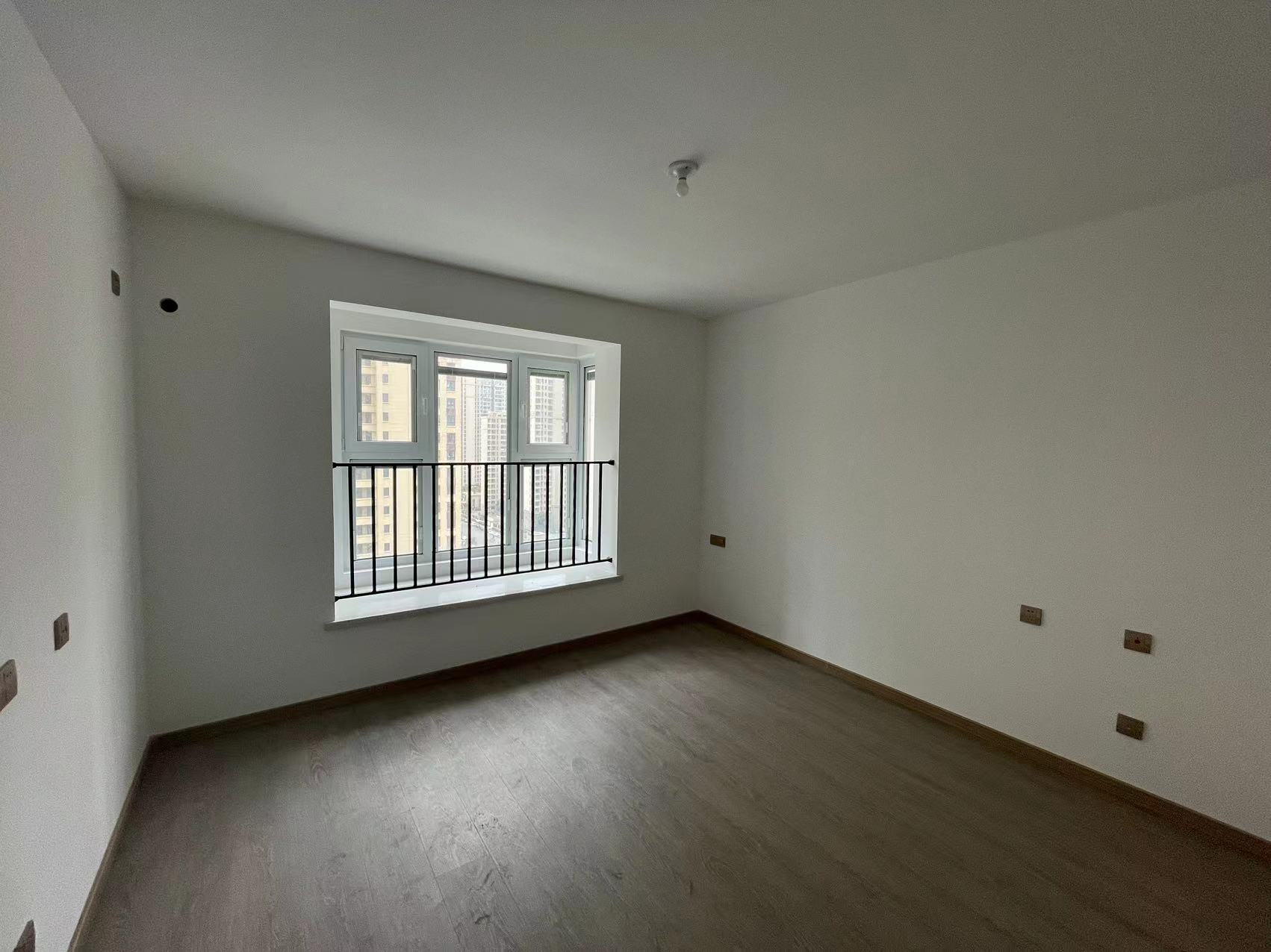 世茂云锦 3室2厅2卫 125m&sup2;