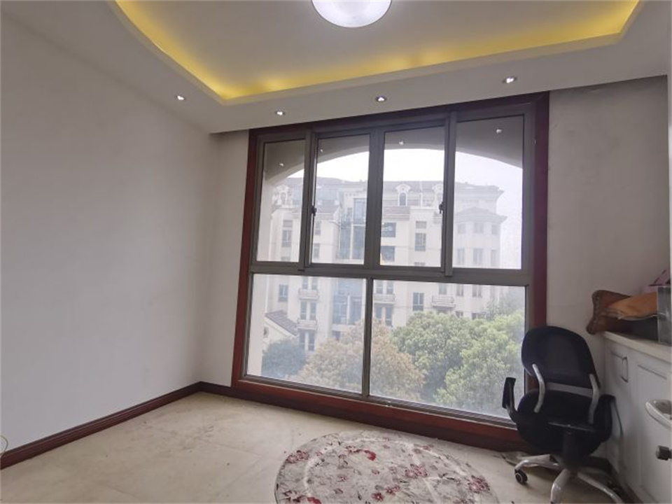 军山花园 4室2厅3卫 189.00m&sup2;