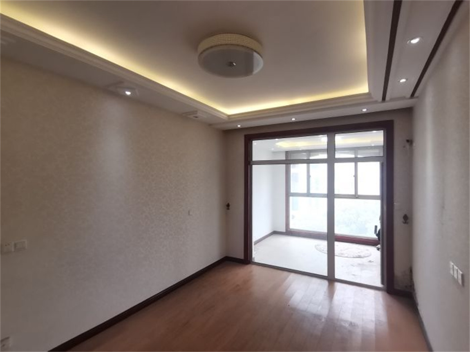 军山花园 4室2厅3卫 189.00m&sup2;