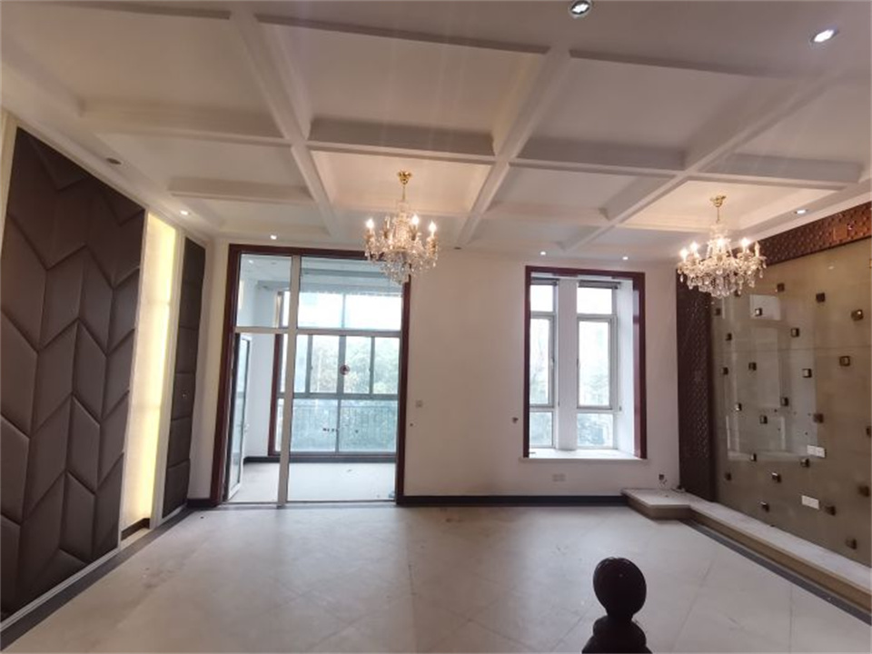 军山花园 4室2厅3卫 189.00m&sup2;