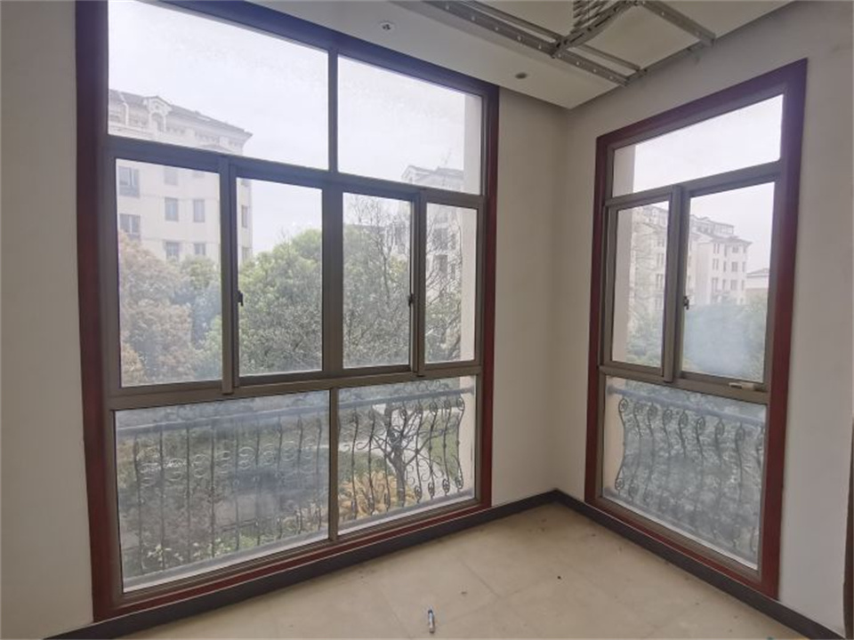 军山花园 4室2厅3卫 189.00m&sup2;