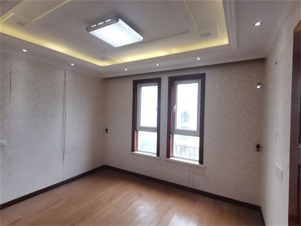 军山花园 4室2厅3卫 189.00m&sup2;