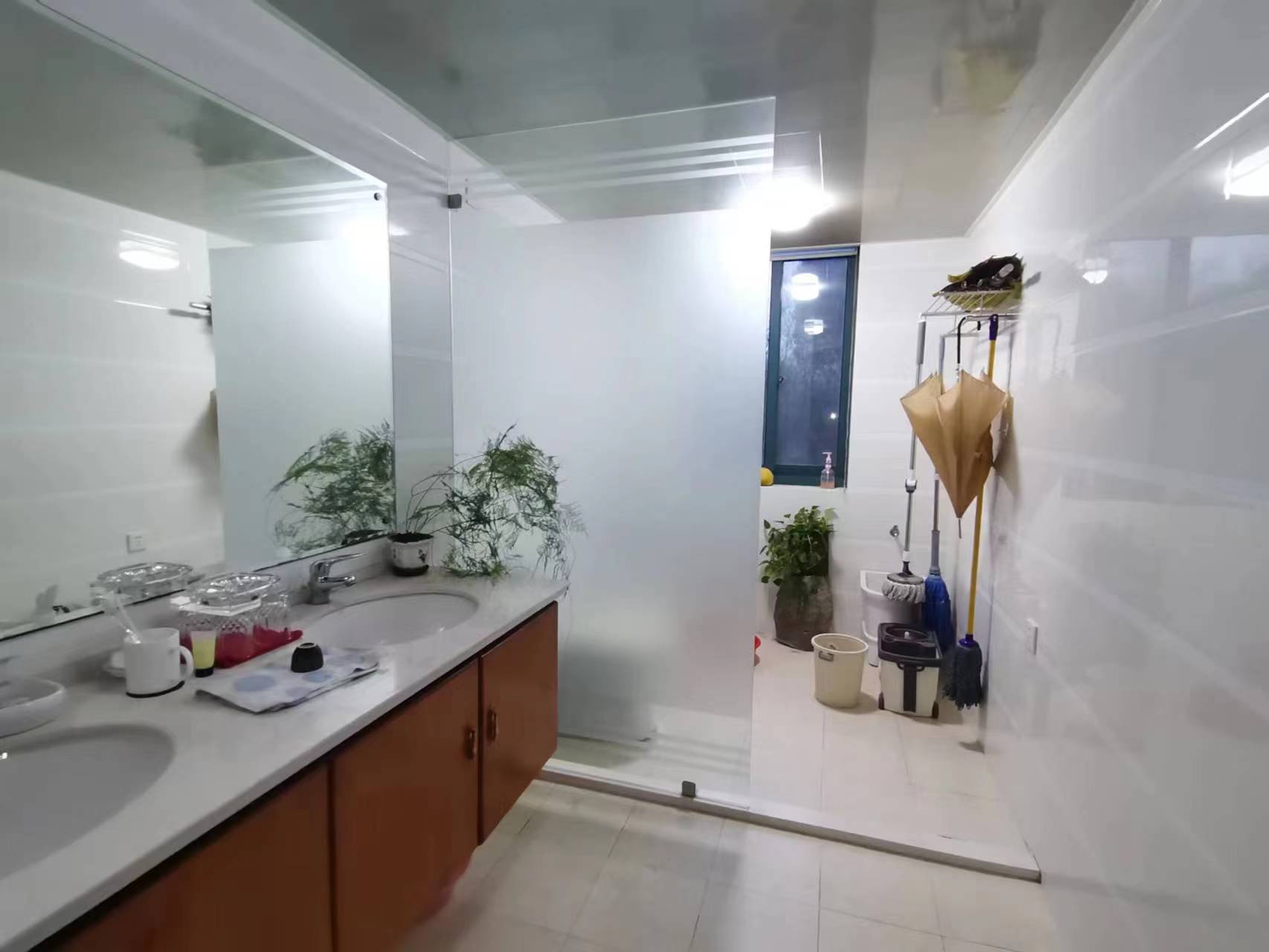 凤凰莱茵苑 4室1厅1卫 179m&sup2;