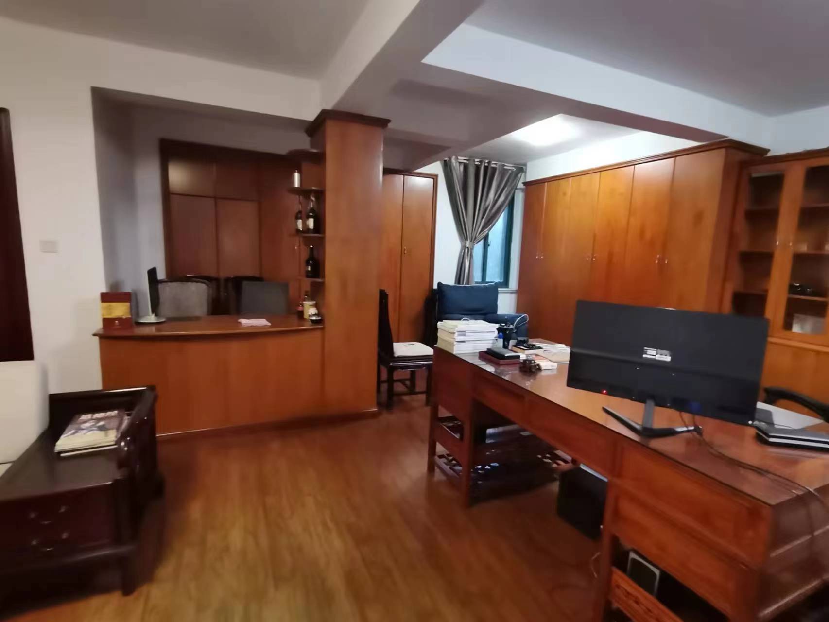 凤凰莱茵苑 4室1厅1卫 179m&sup2;