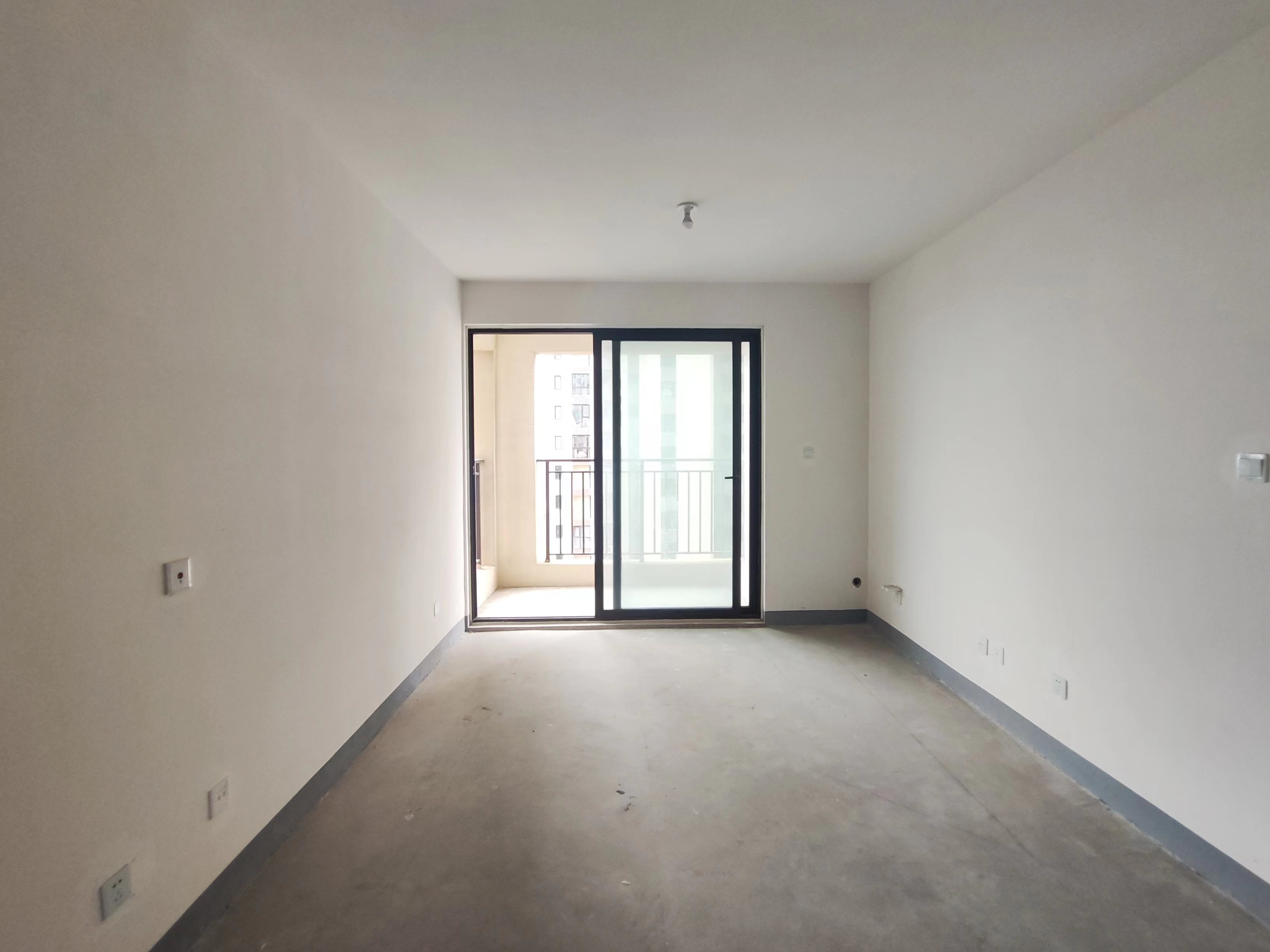 绿地新里城 3室2厅1卫 91m&sup2;