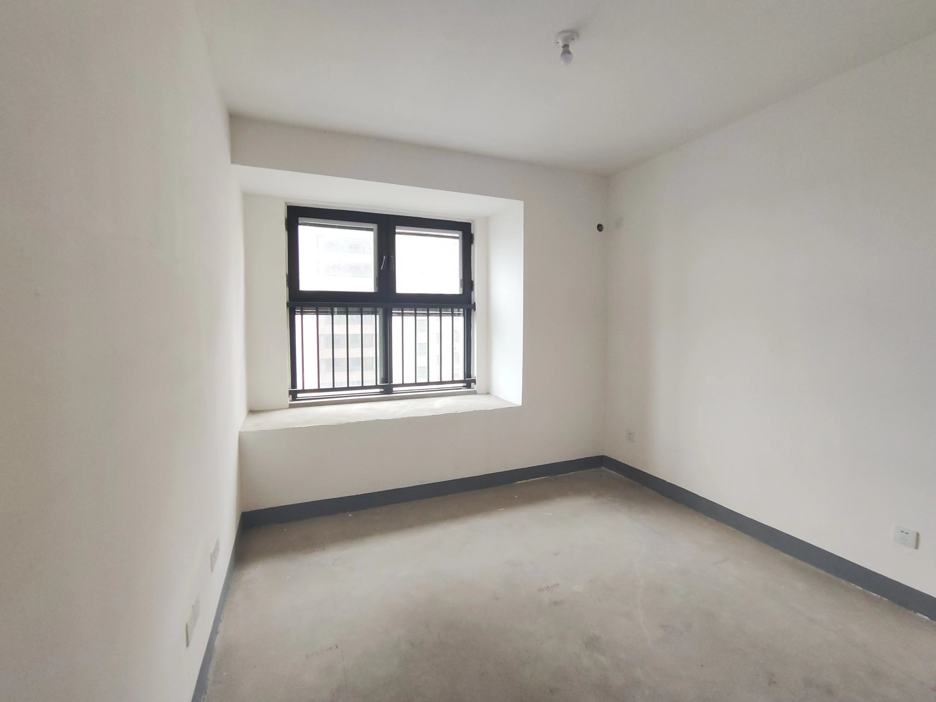 绿地新里城 3室2厅1卫 91m&sup2;