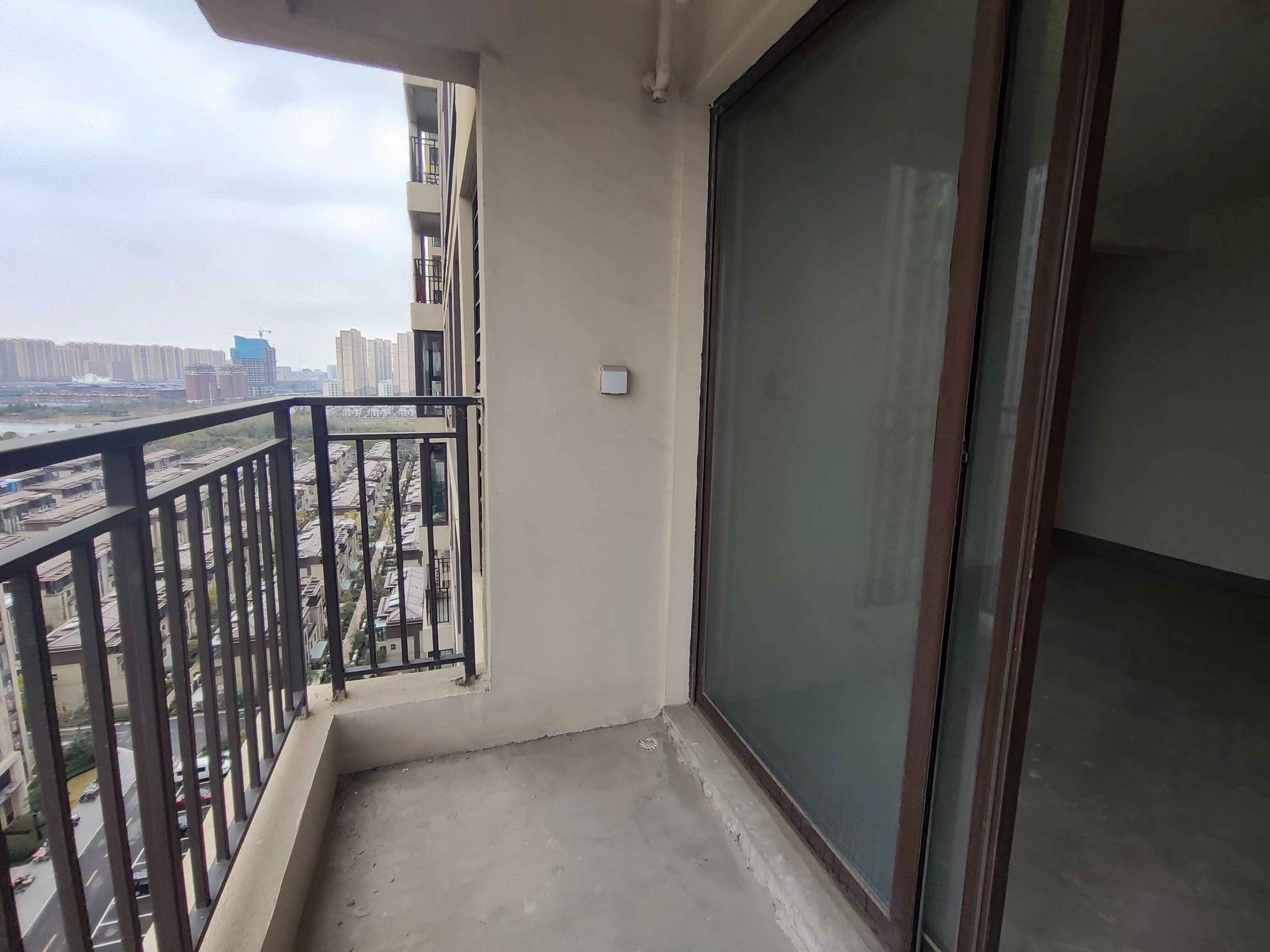 绿地新里城 3室2厅1卫 91m&sup2;