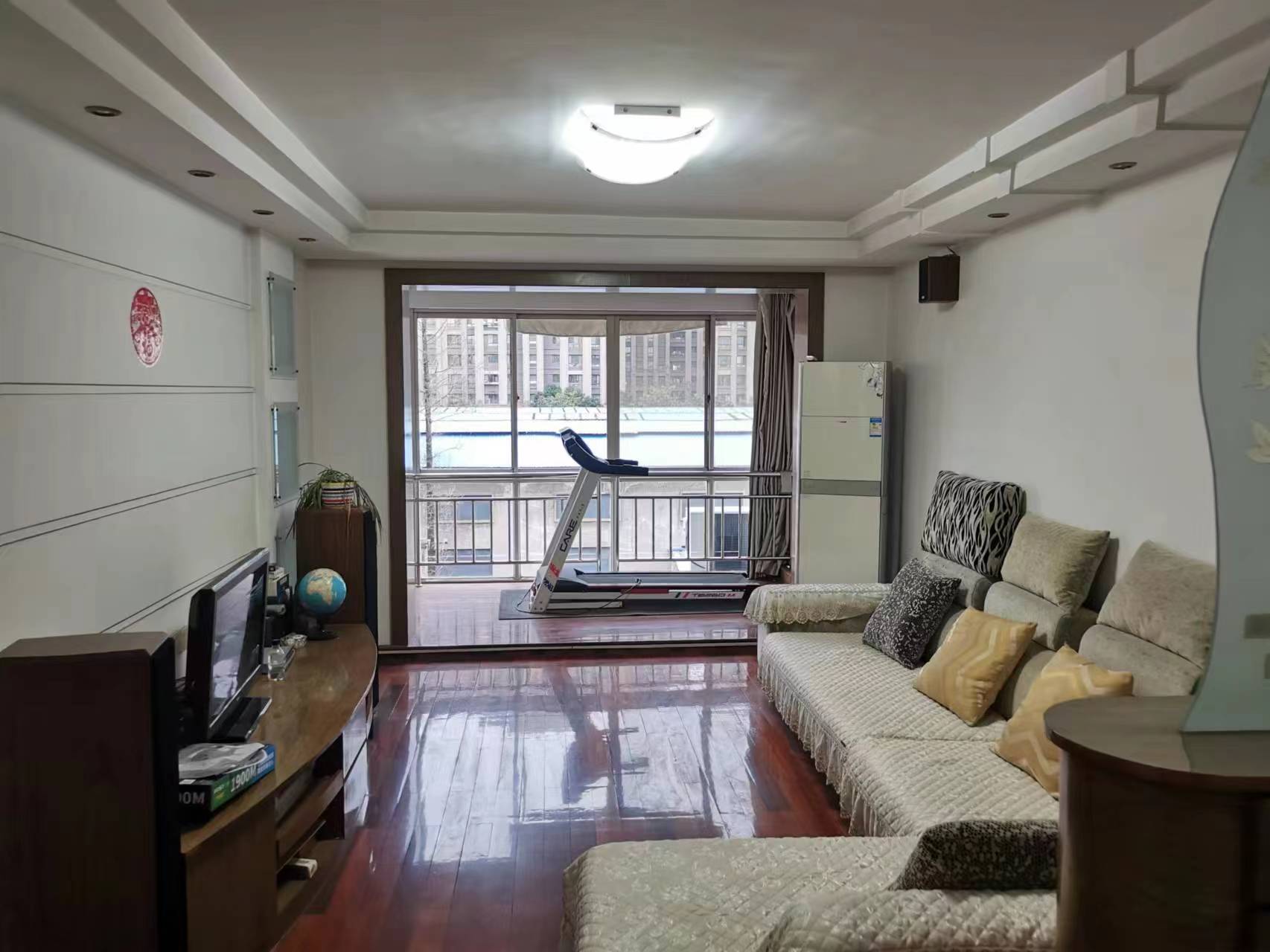 凯旋花园 3室2厅1卫 132m&sup2;