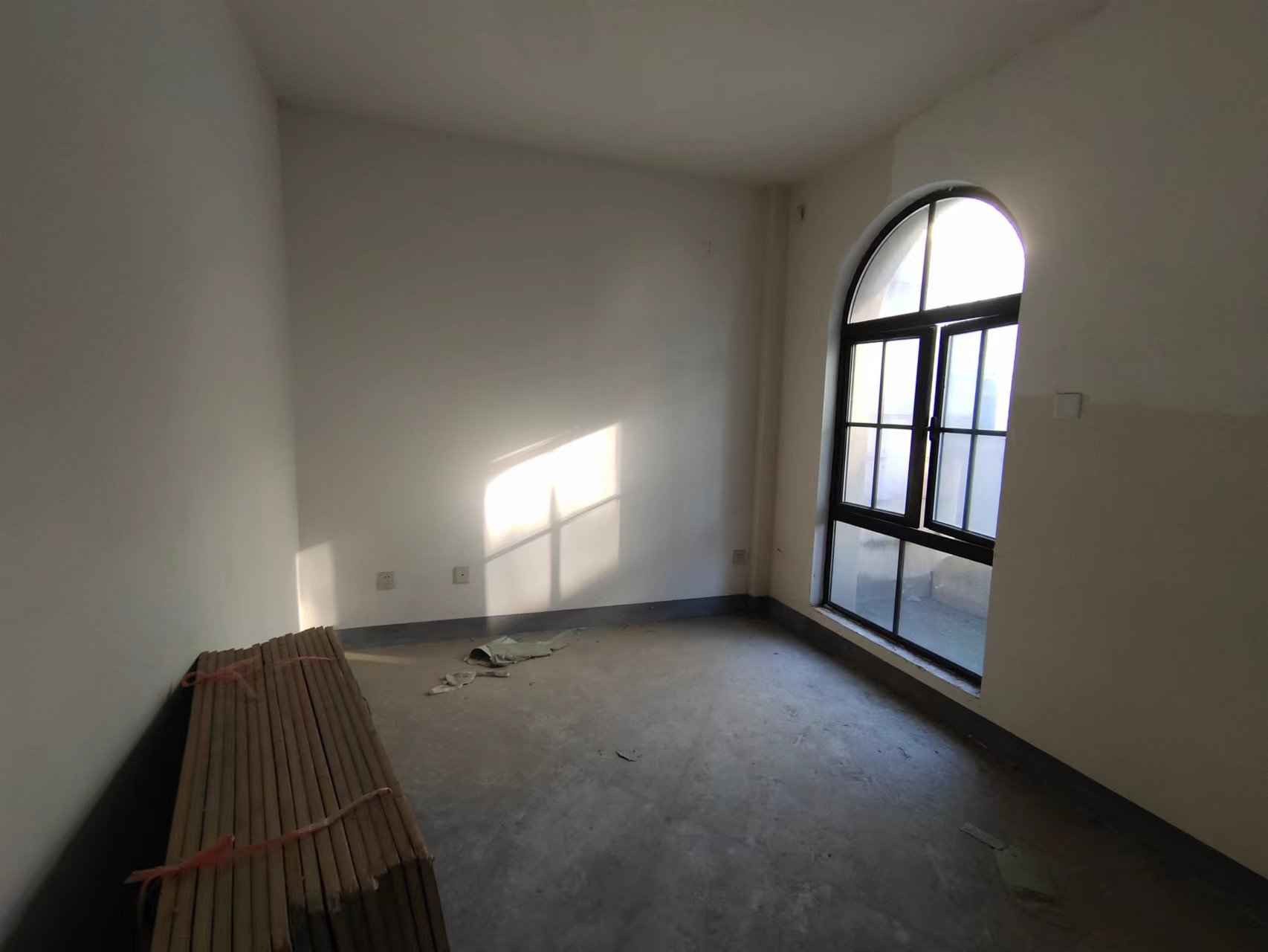 罗福宫 4室3厅3卫 300.00m&sup2;