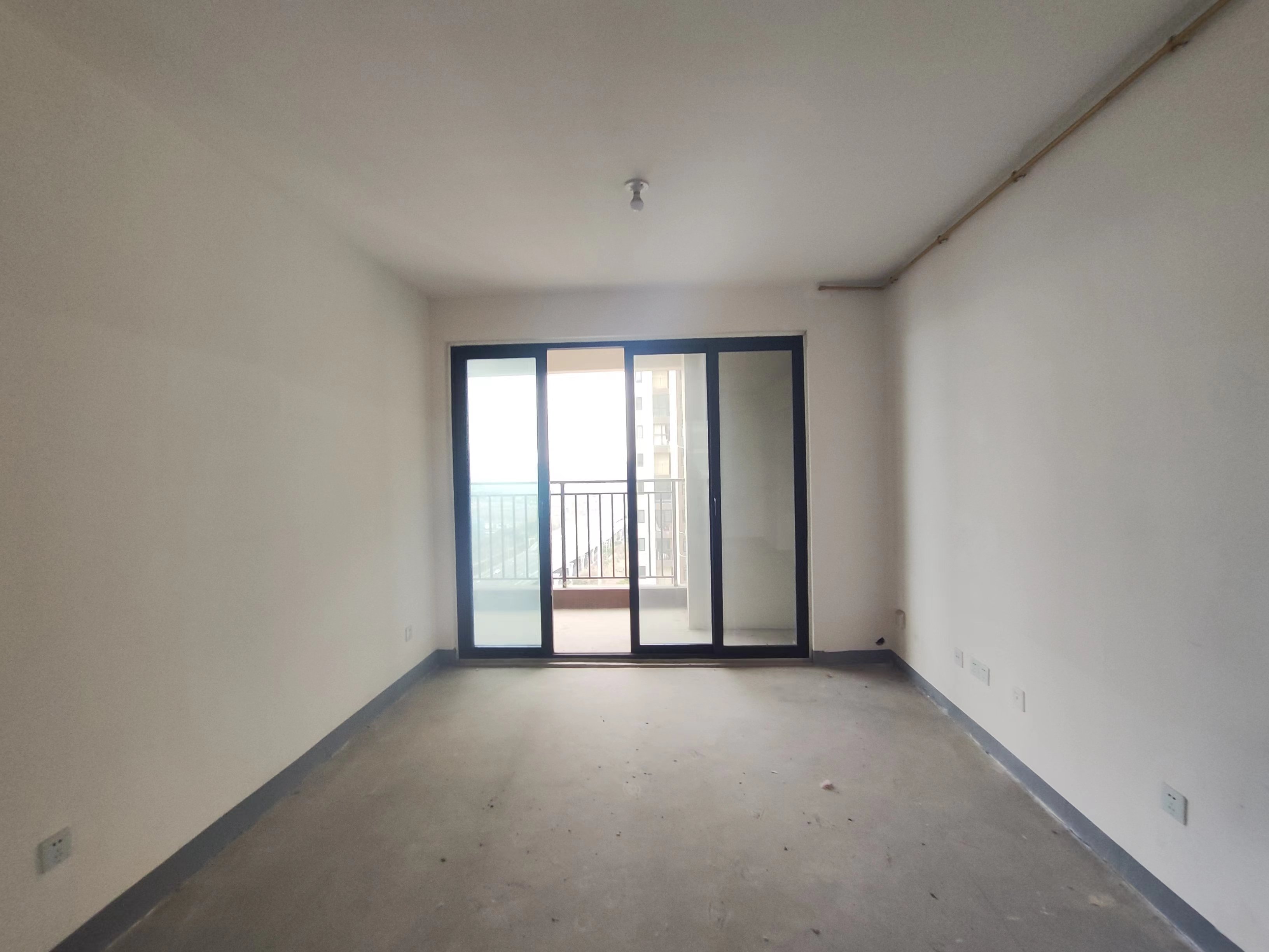 绿地新里城 3室2厅2卫 106m&sup2;