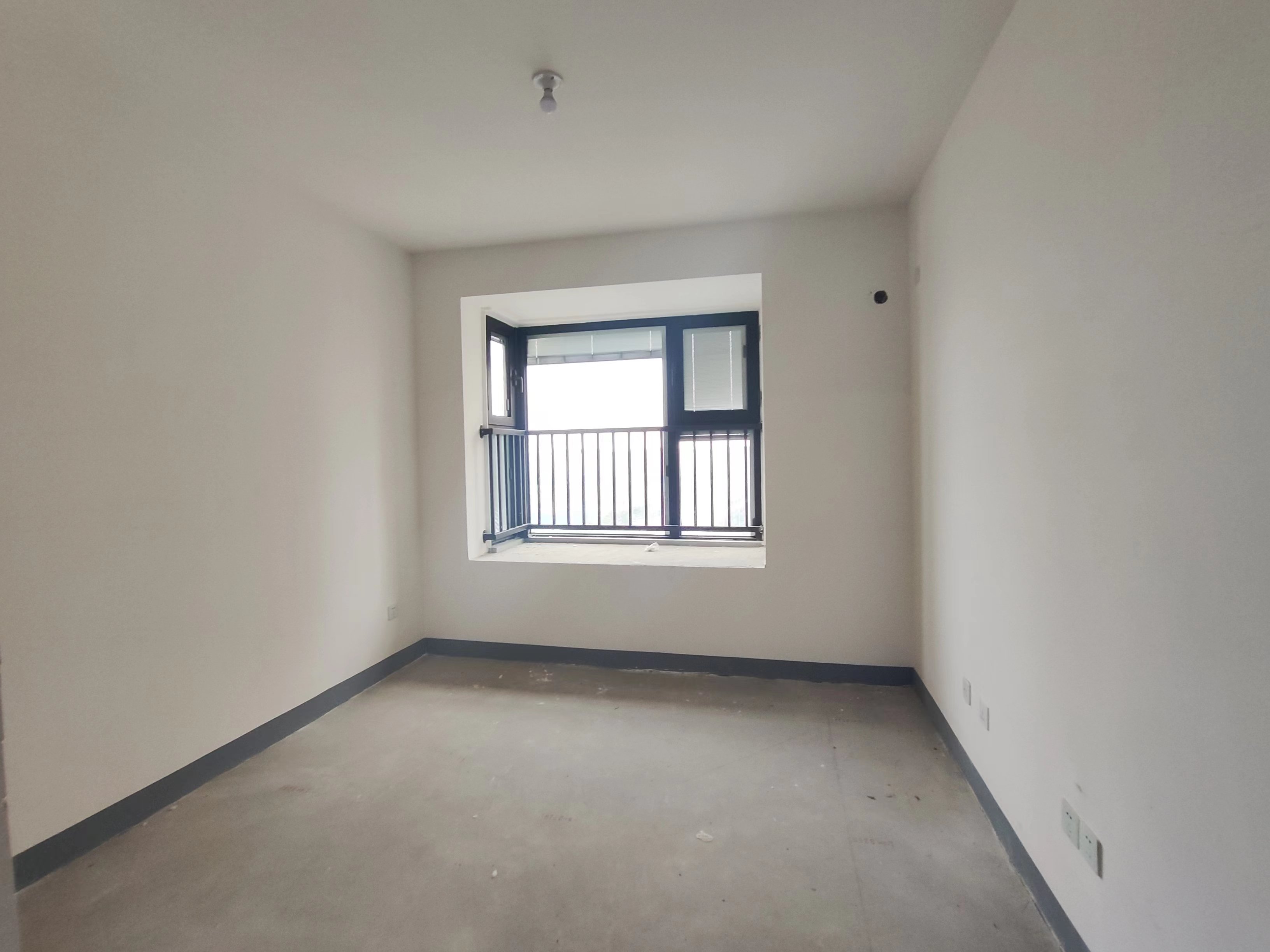 绿地新里城 3室2厅2卫 106m&sup2;