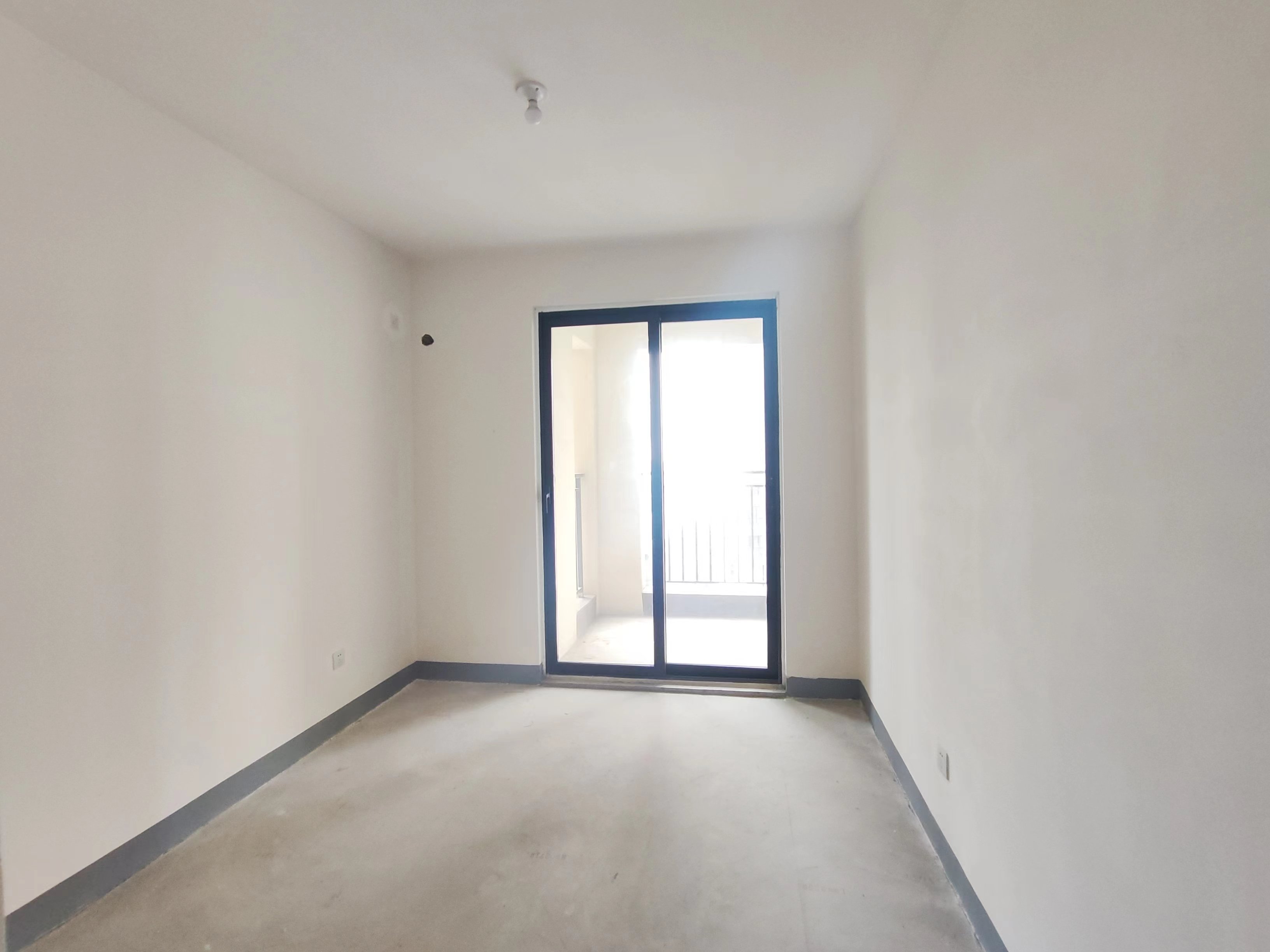 绿地新里城 3室2厅2卫 106m&sup2;