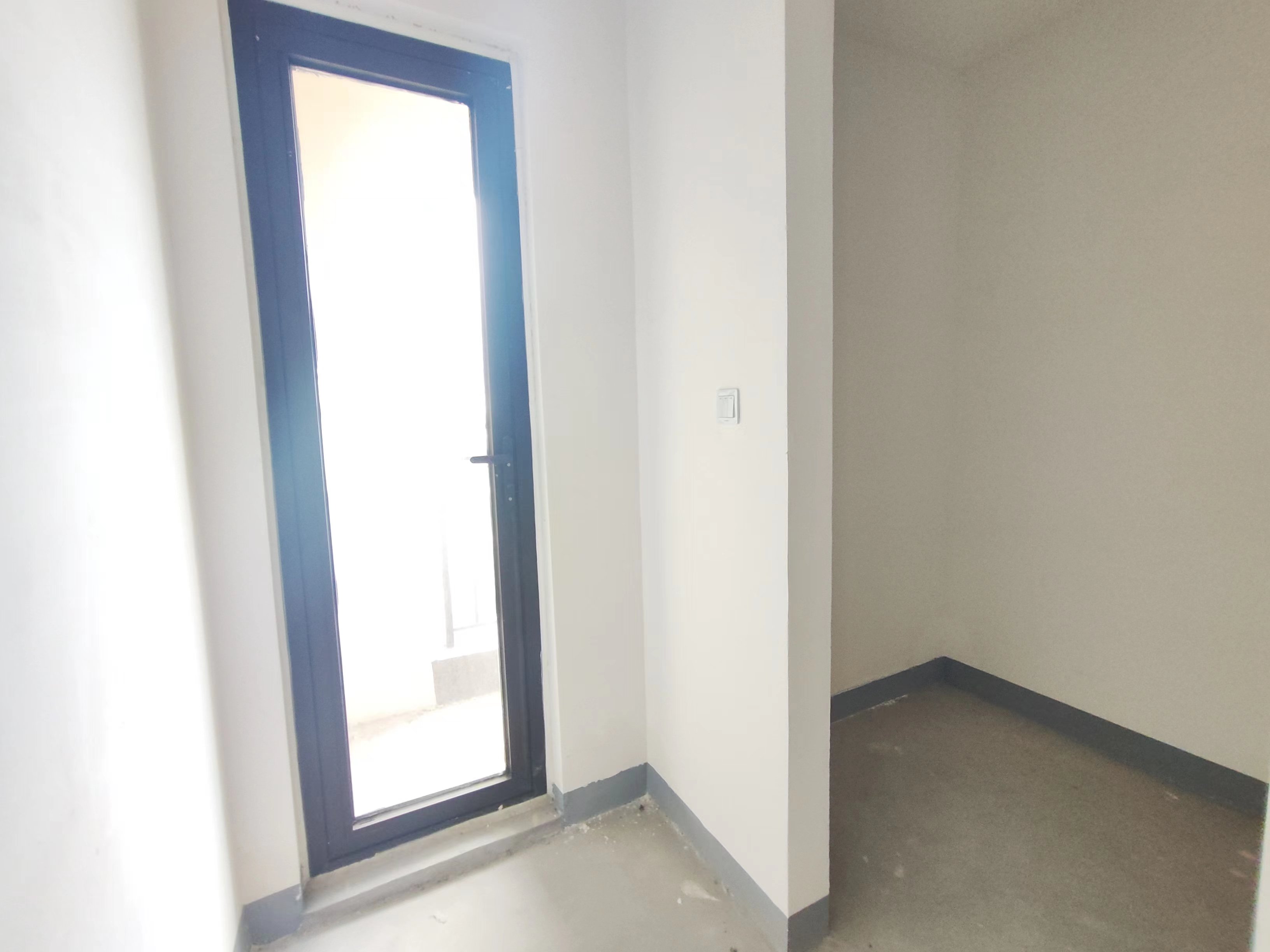 绿地新里城 3室2厅2卫 106m&sup2;