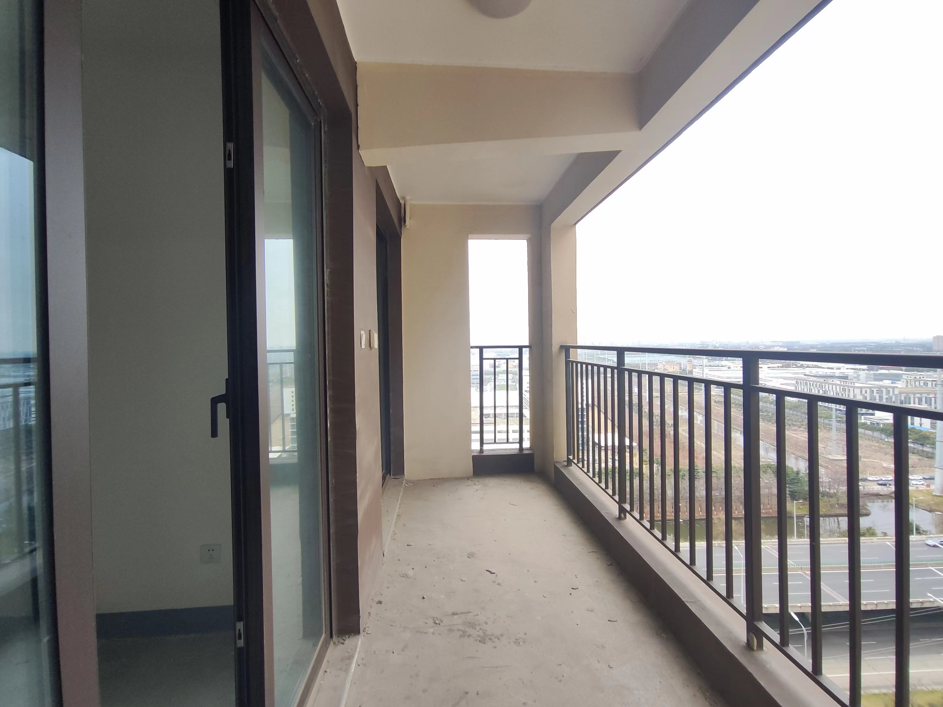 绿地新里城 3室2厅2卫 106m&sup2;