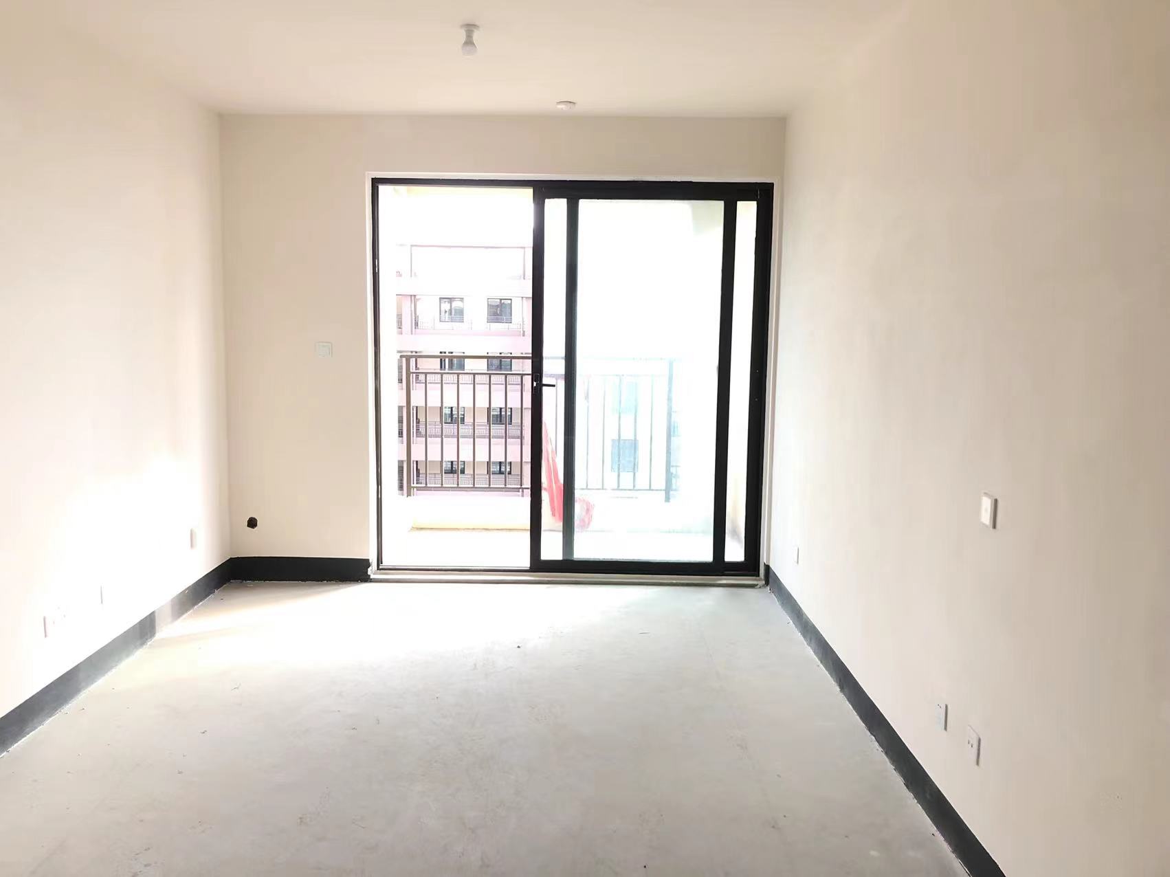 绿地新里城 3室2厅1卫 90m²