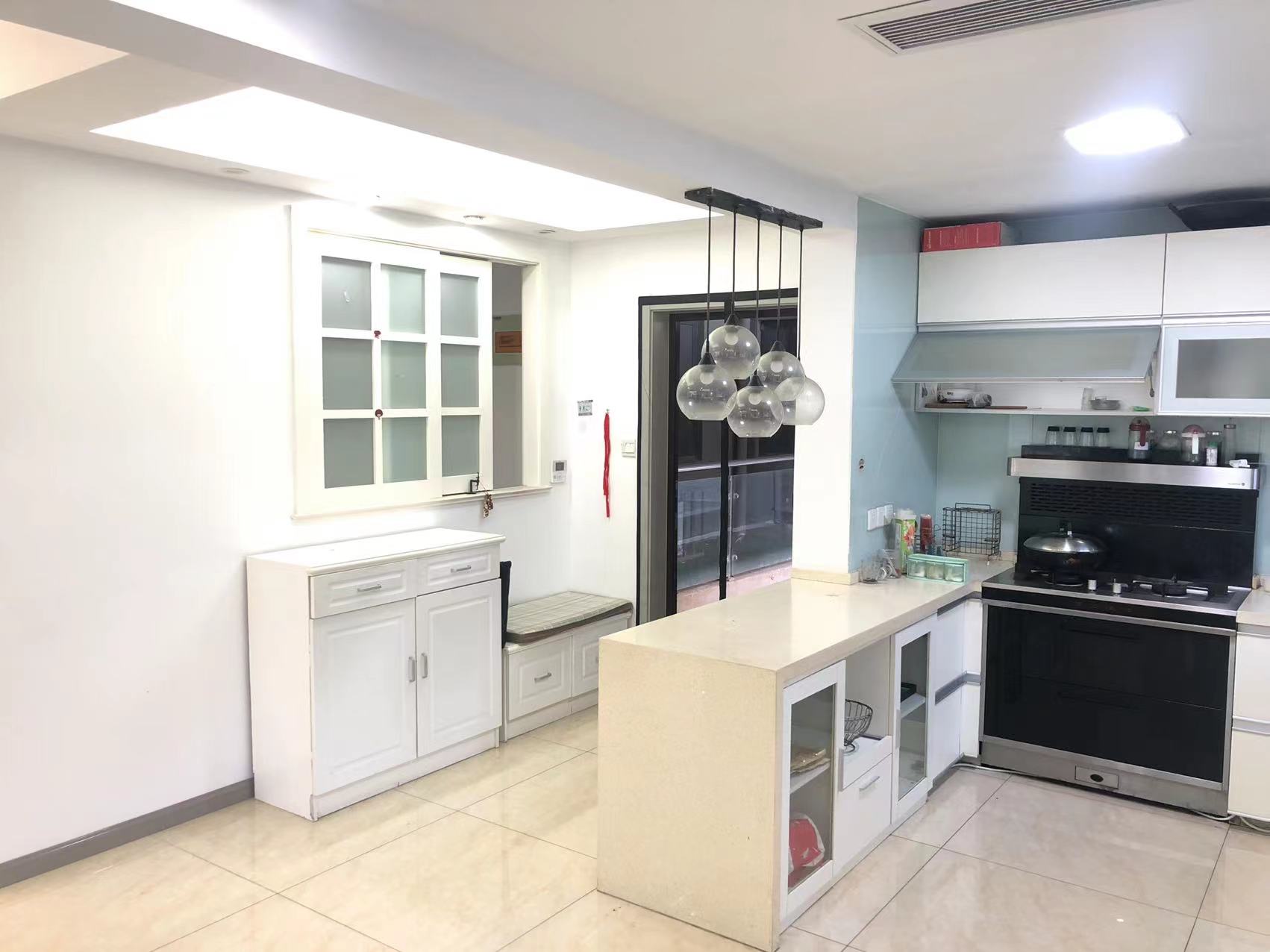 中港翡翠城 3室2厅2卫 118m²