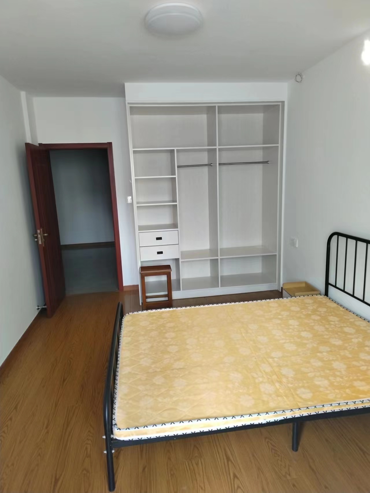 盛唐公寓 3室2厅1卫 128m&sup2;