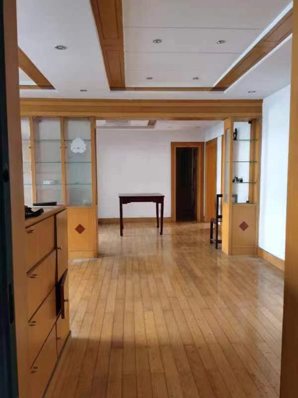 郭里园 3室2厅2卫 140m&sup2;