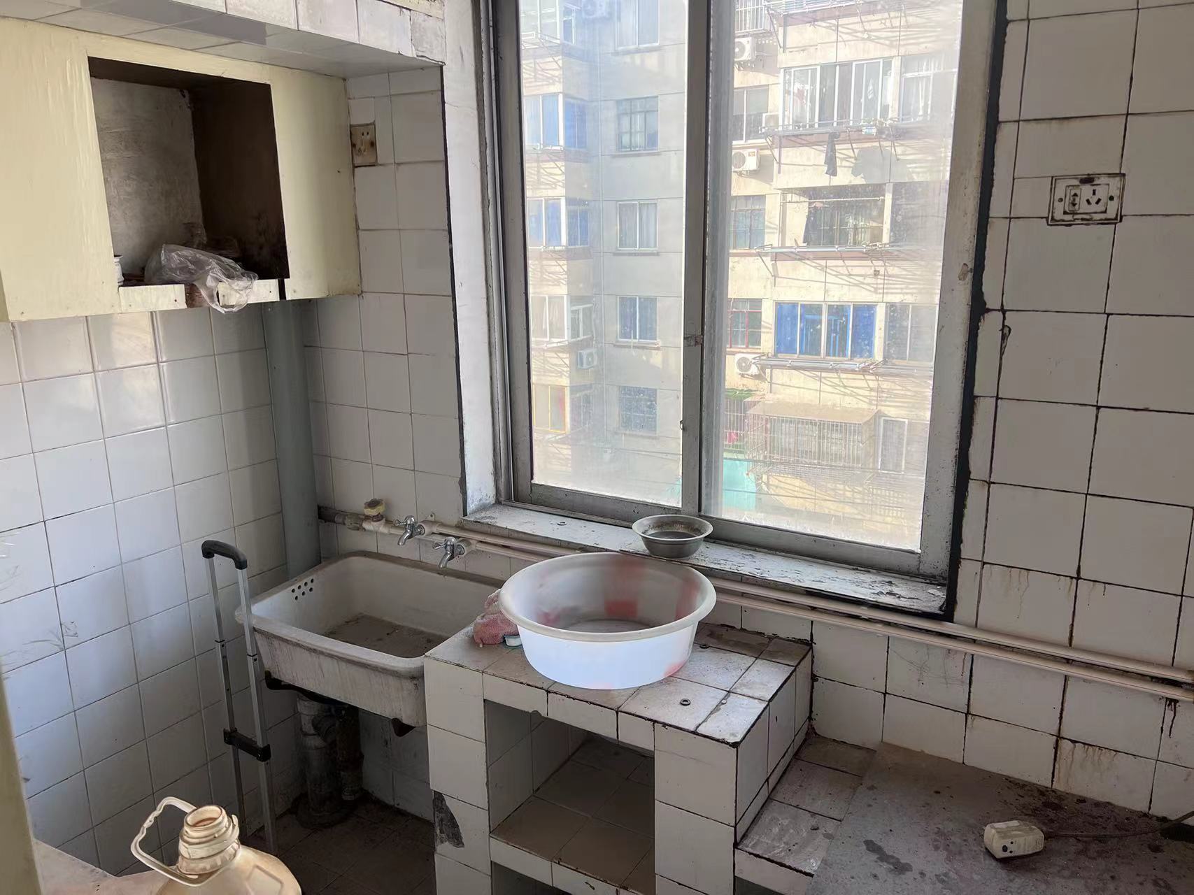 虹桥新村(朝霞路) 3室2厅1卫 73m&sup2;