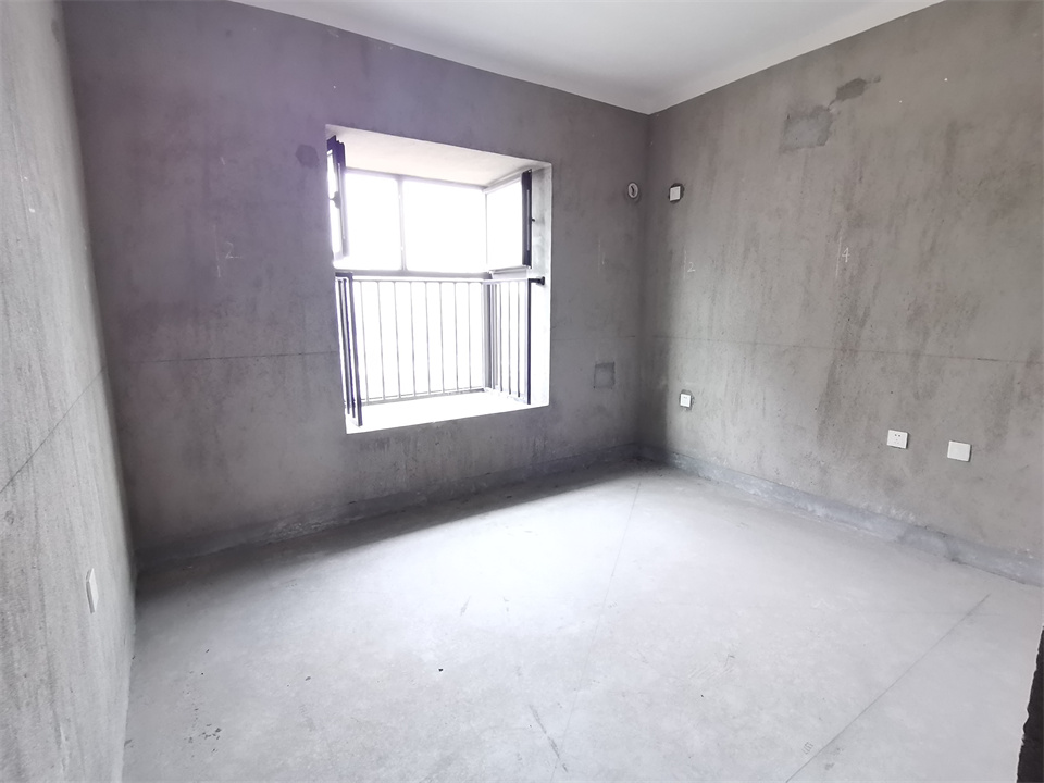 华强城 3室2厅2卫 124m&sup2;