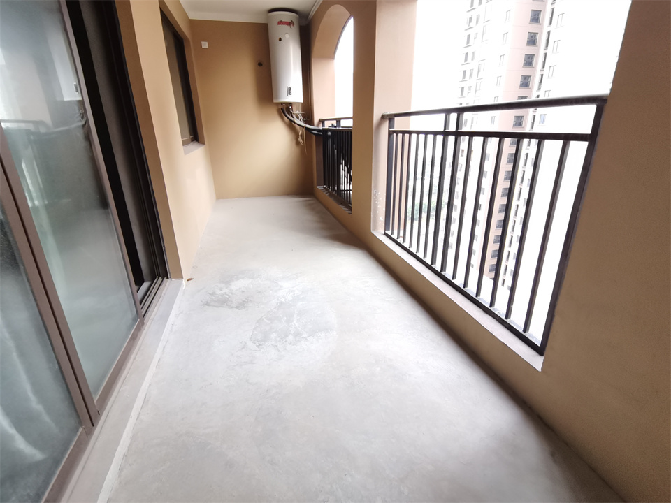 华强城 3室2厅2卫 124m&sup2;