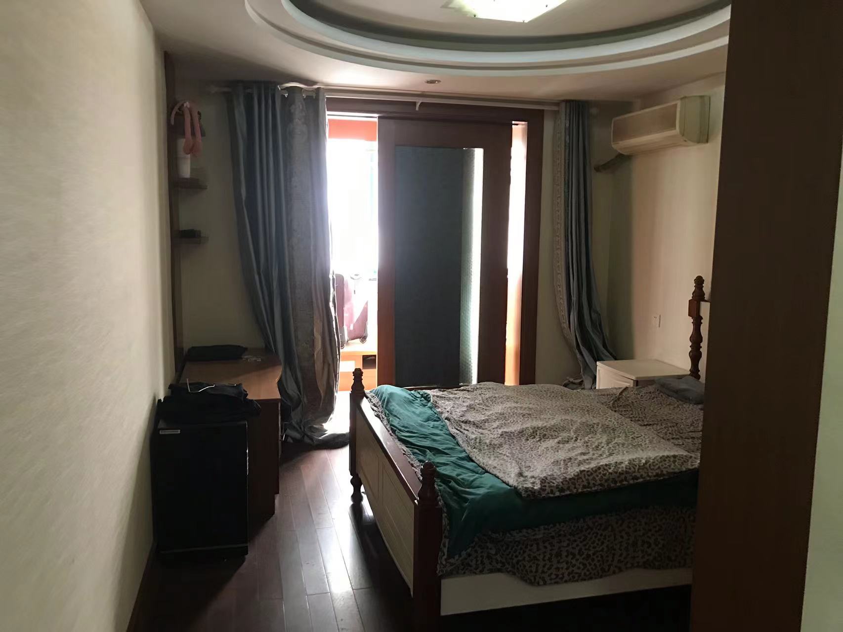 新建花苑 4室2厅1卫 159m&sup2;