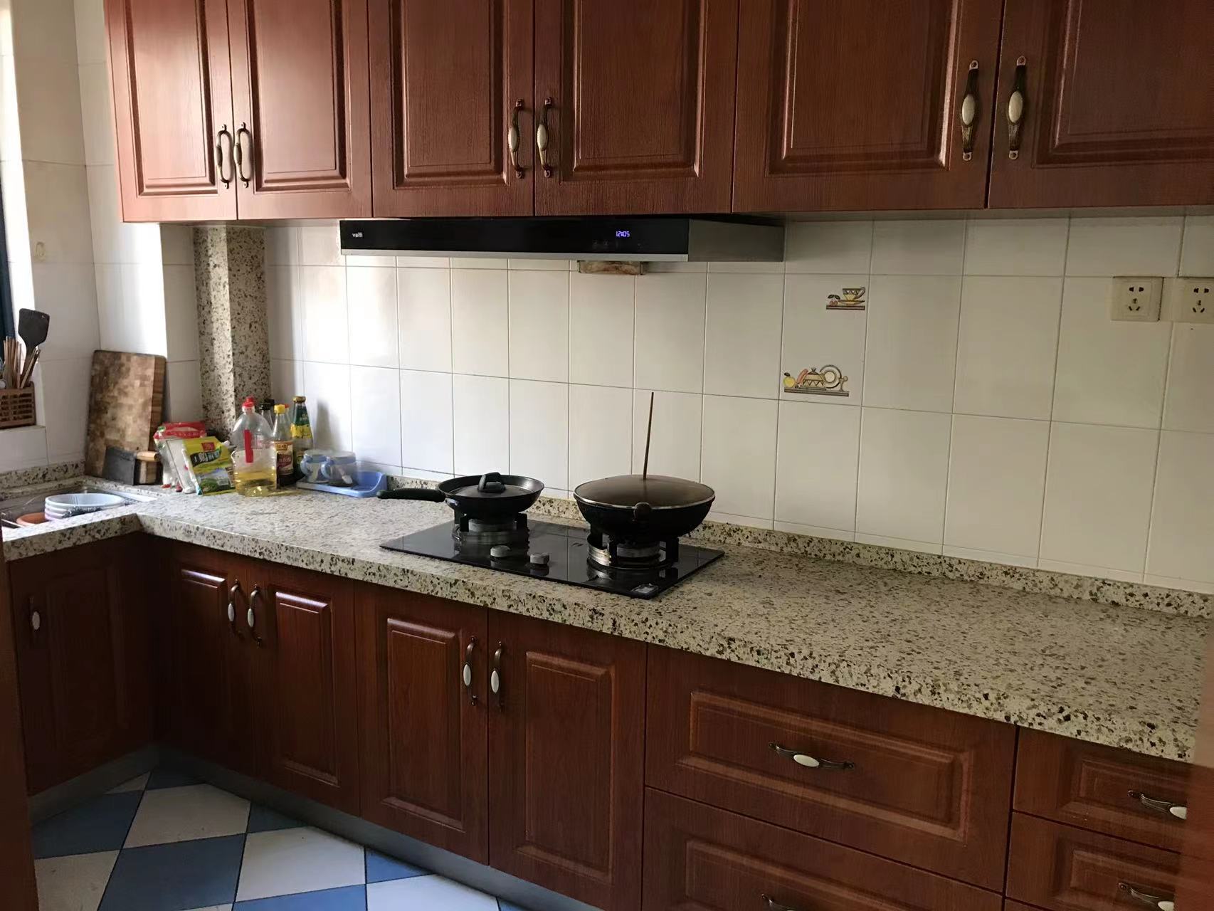 新建花苑 4室2厅1卫 159m&sup2;