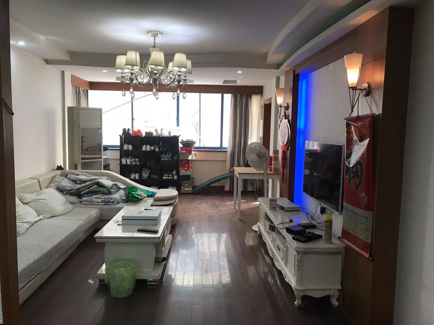 新建花苑 4室2厅1卫 159m&sup2;