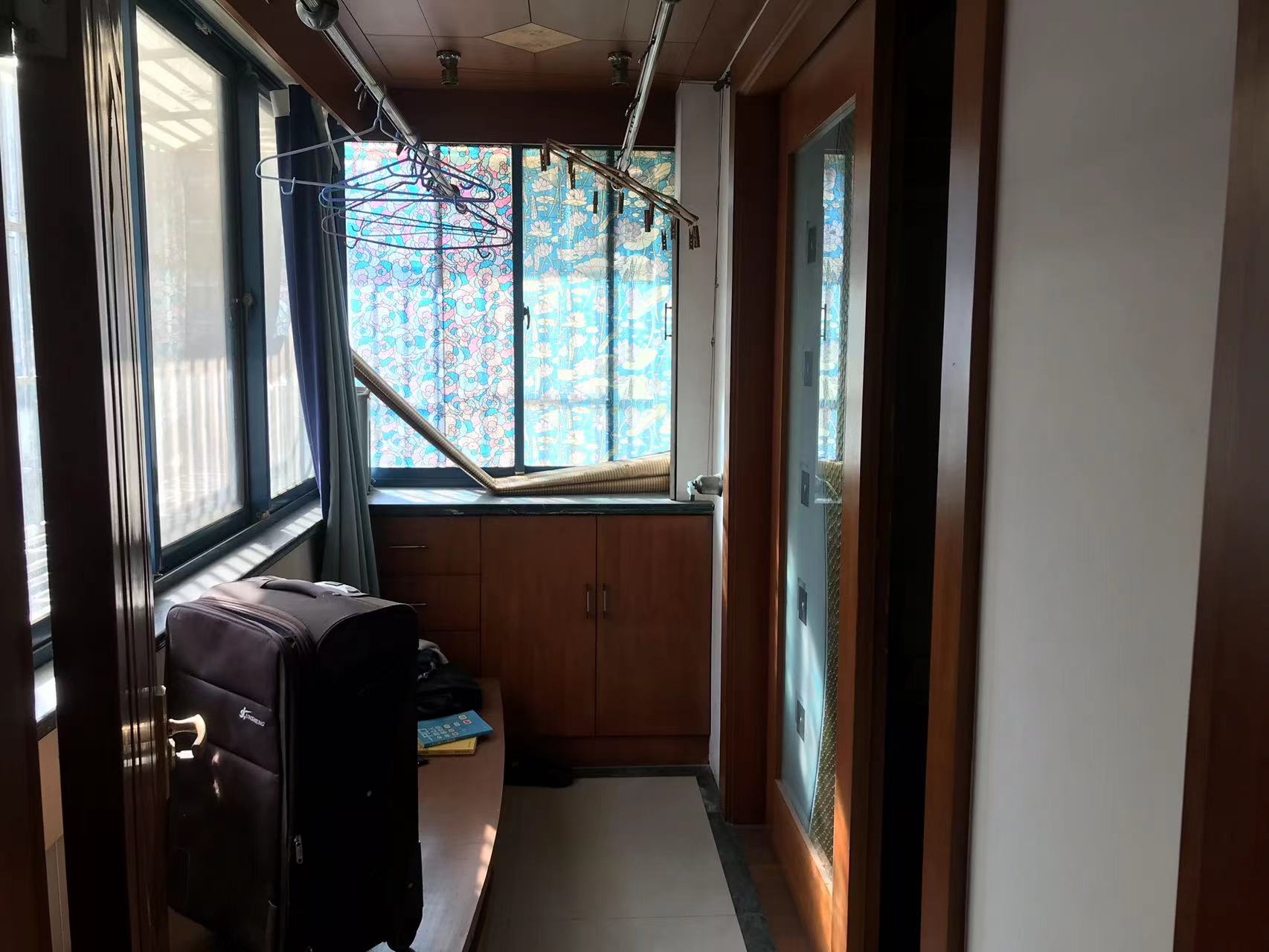 新建花苑 4室2厅1卫 159m&sup2;