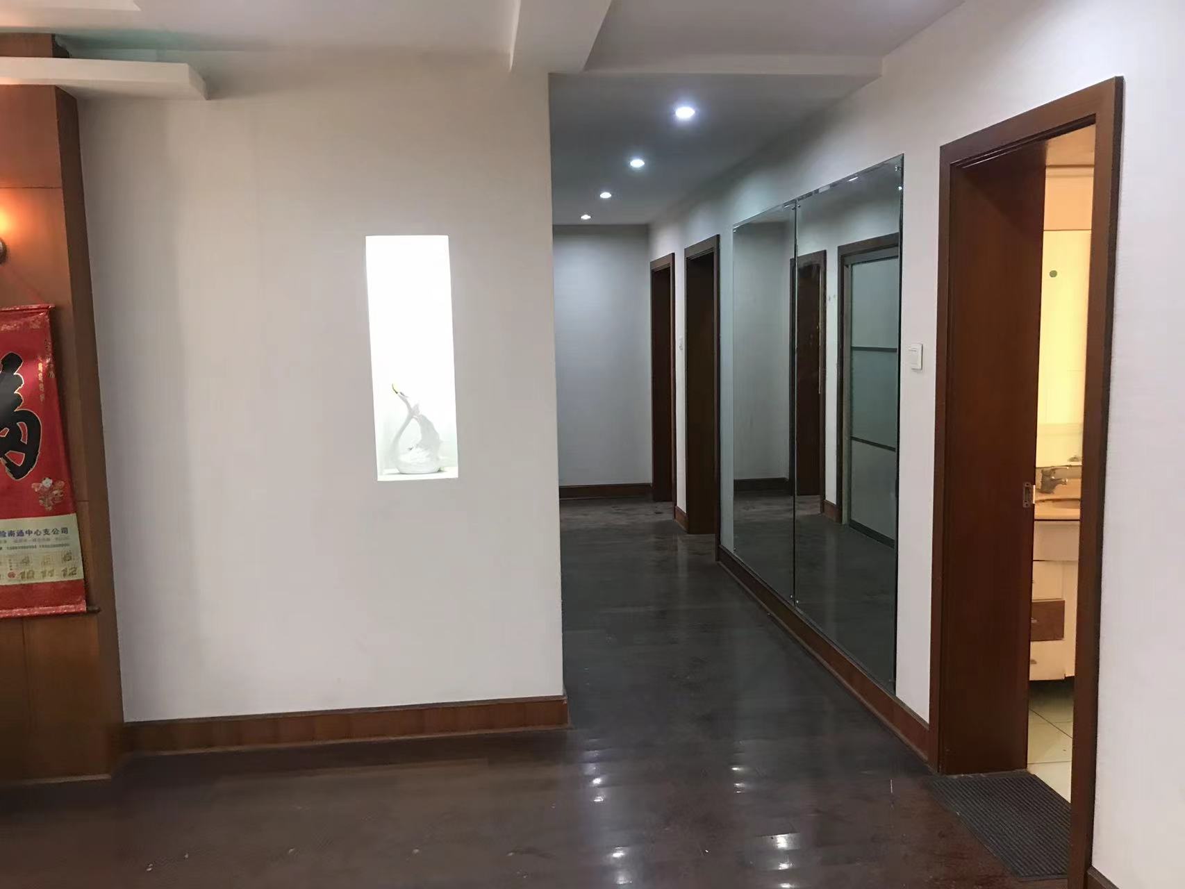 新建花苑 4室2厅1卫 159m&sup2;
