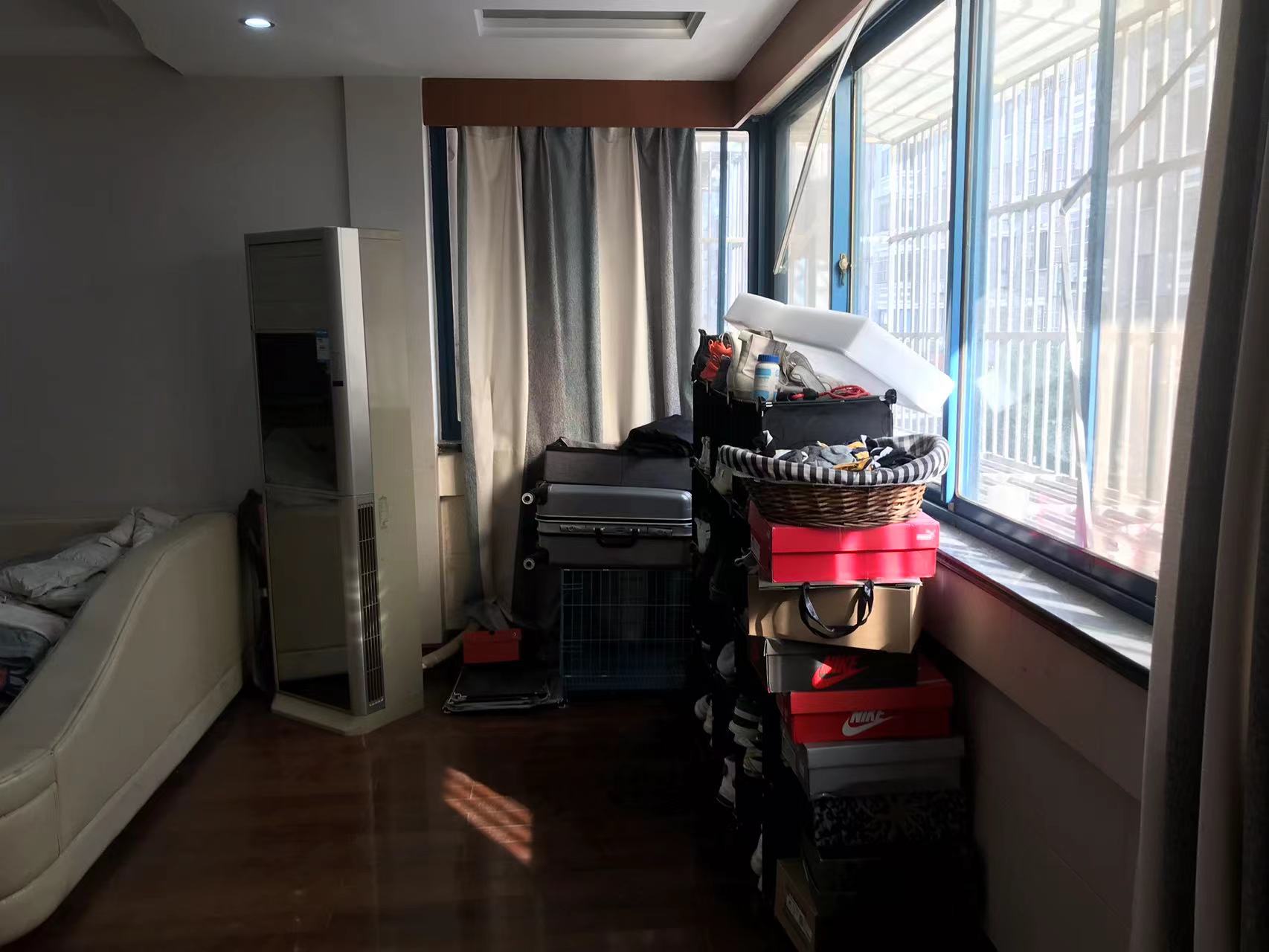新建花苑 4室2厅1卫 159m&sup2;